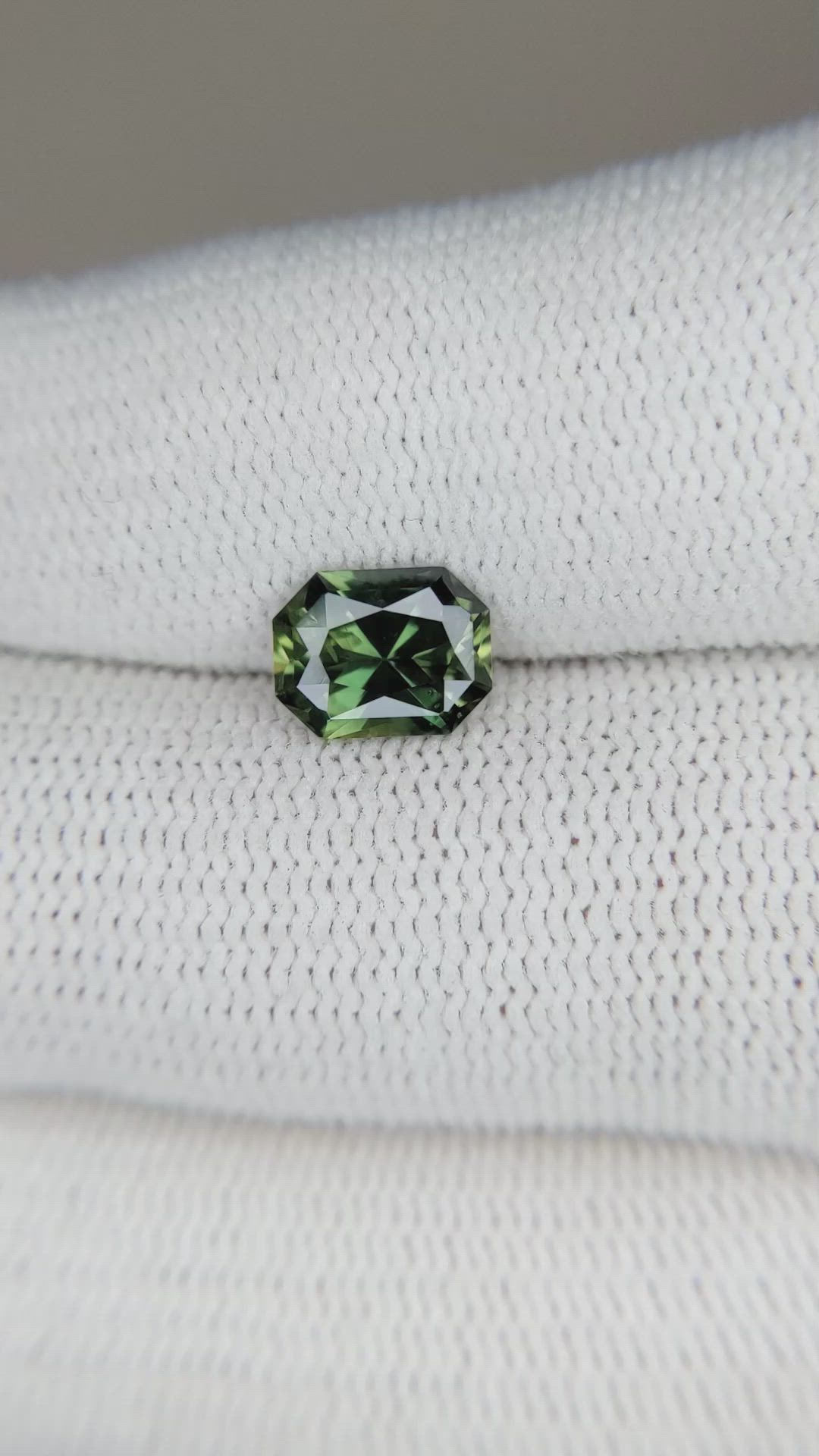 1.75 Ct. Green Sapphire from Ceylon (Sri Lanka) Size Video