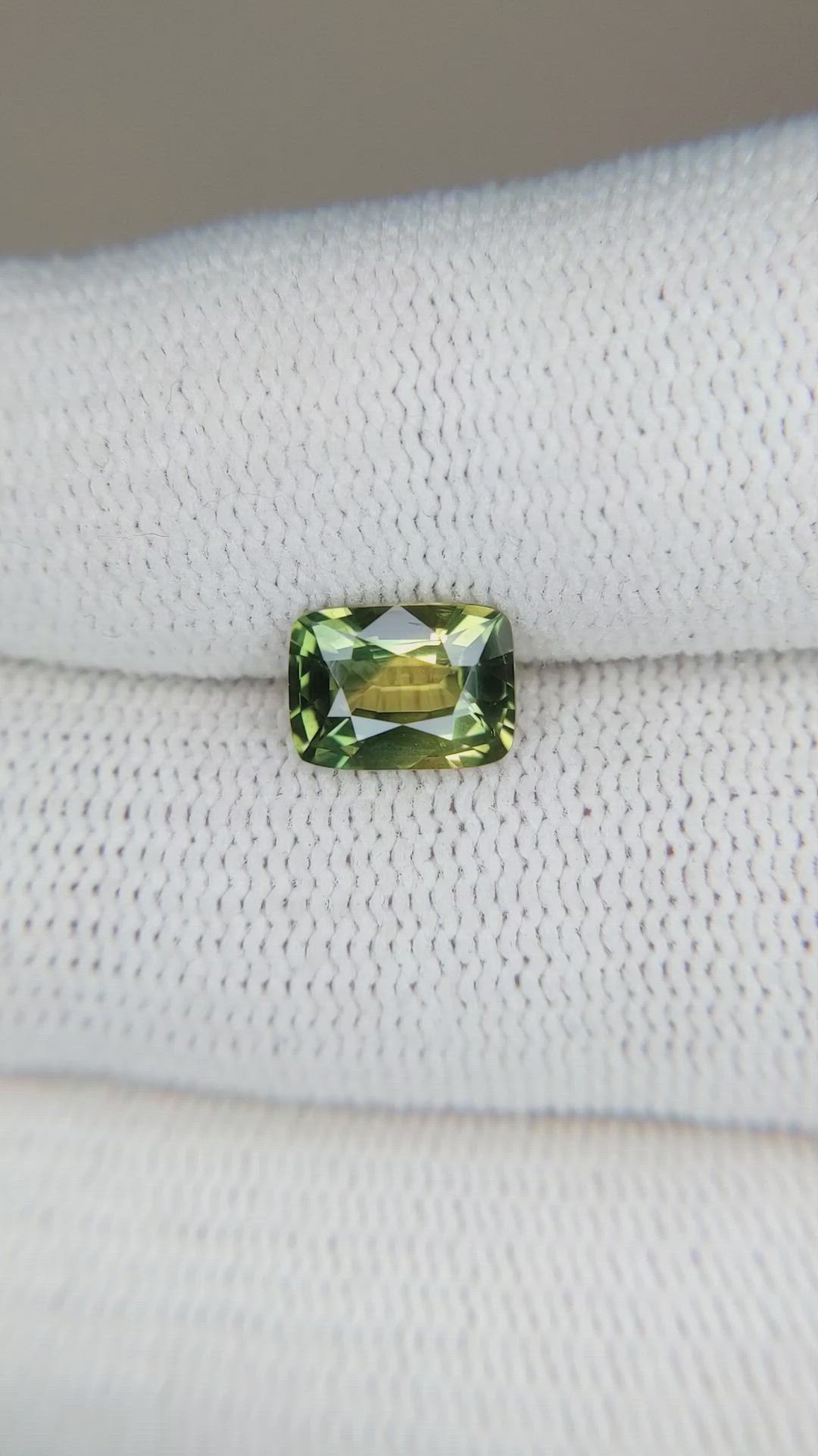 2.02 Ct. Bi Color Sapphire from Ceylon (Sri Lanka) Size Video