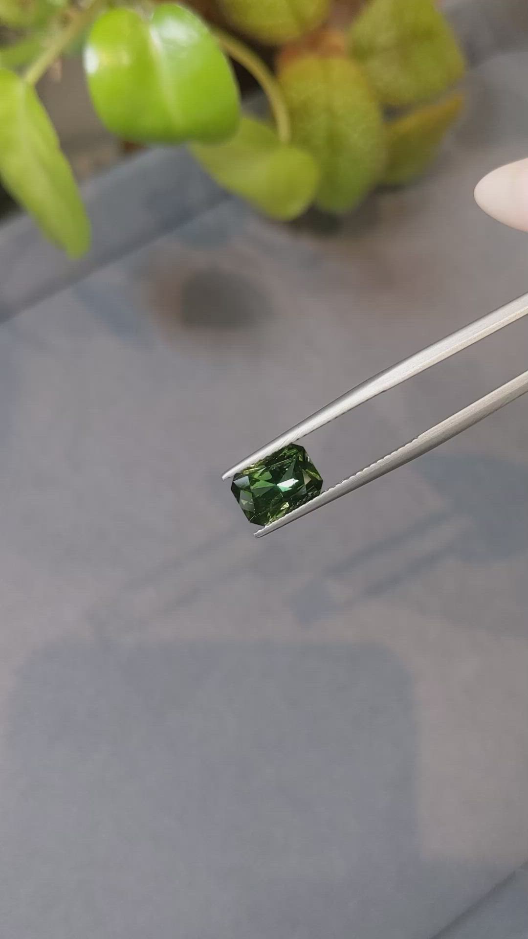 2.20 Ct. Green Sapphire from Ceylon (Sri Lanka) Size Video