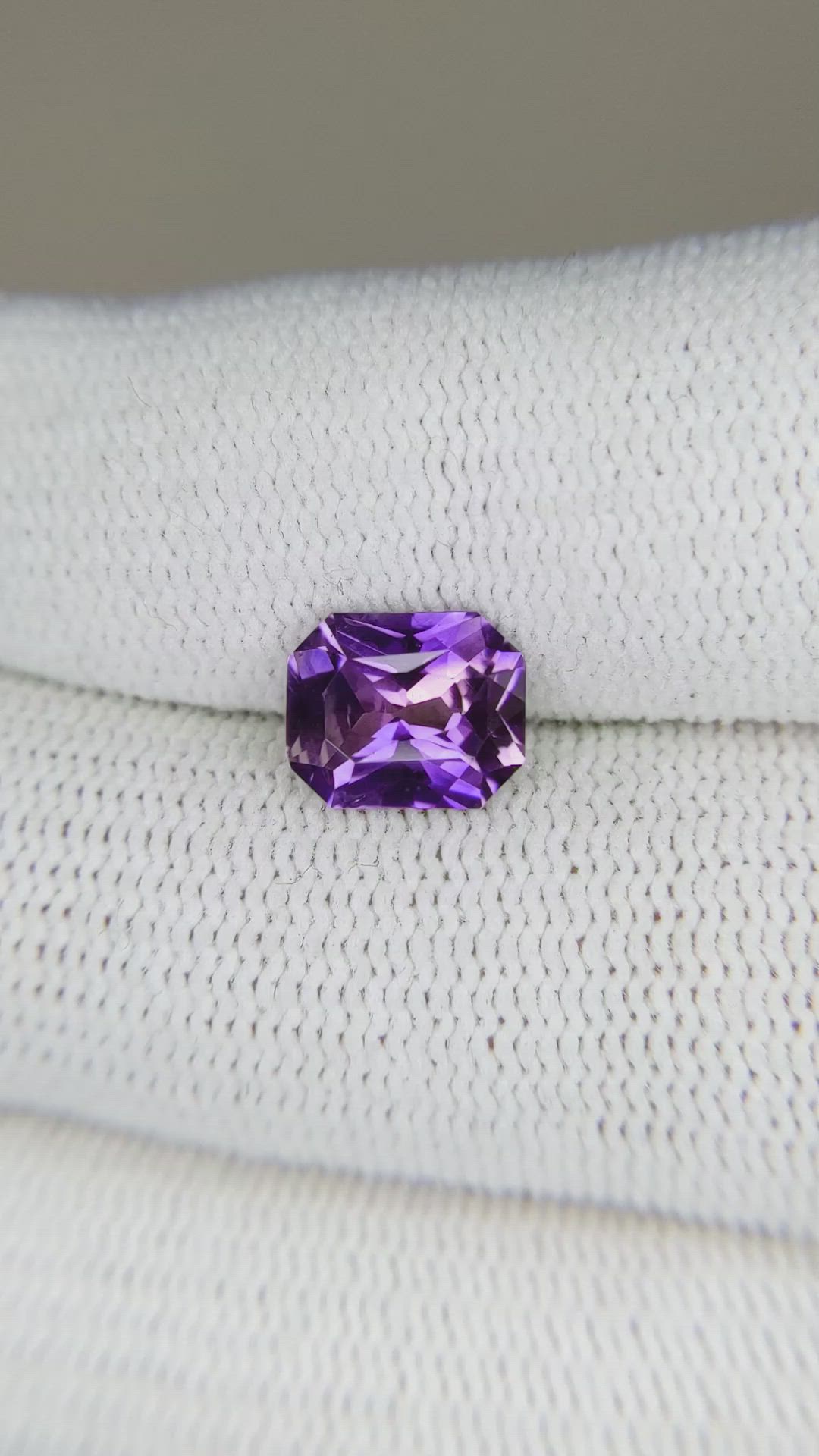 2.24 Ct. Pinkish Purple Sapphire from Ceylon (Sri Lanka) Size Video