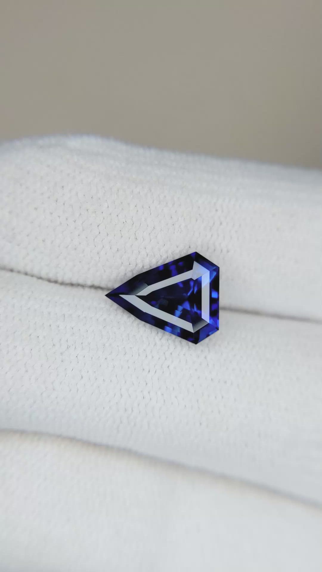 2.64 Ct. Blue Sapphire from Ceylon (Sri Lanka) Size Video