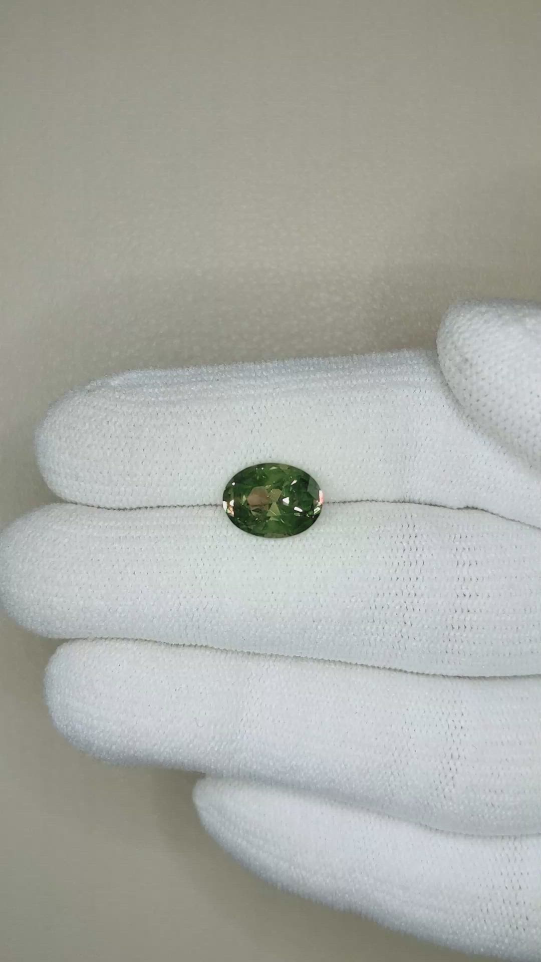 2.64 Ct. Yellowish Green Sapphire from Ceylon (Sri Lanka) Size Video