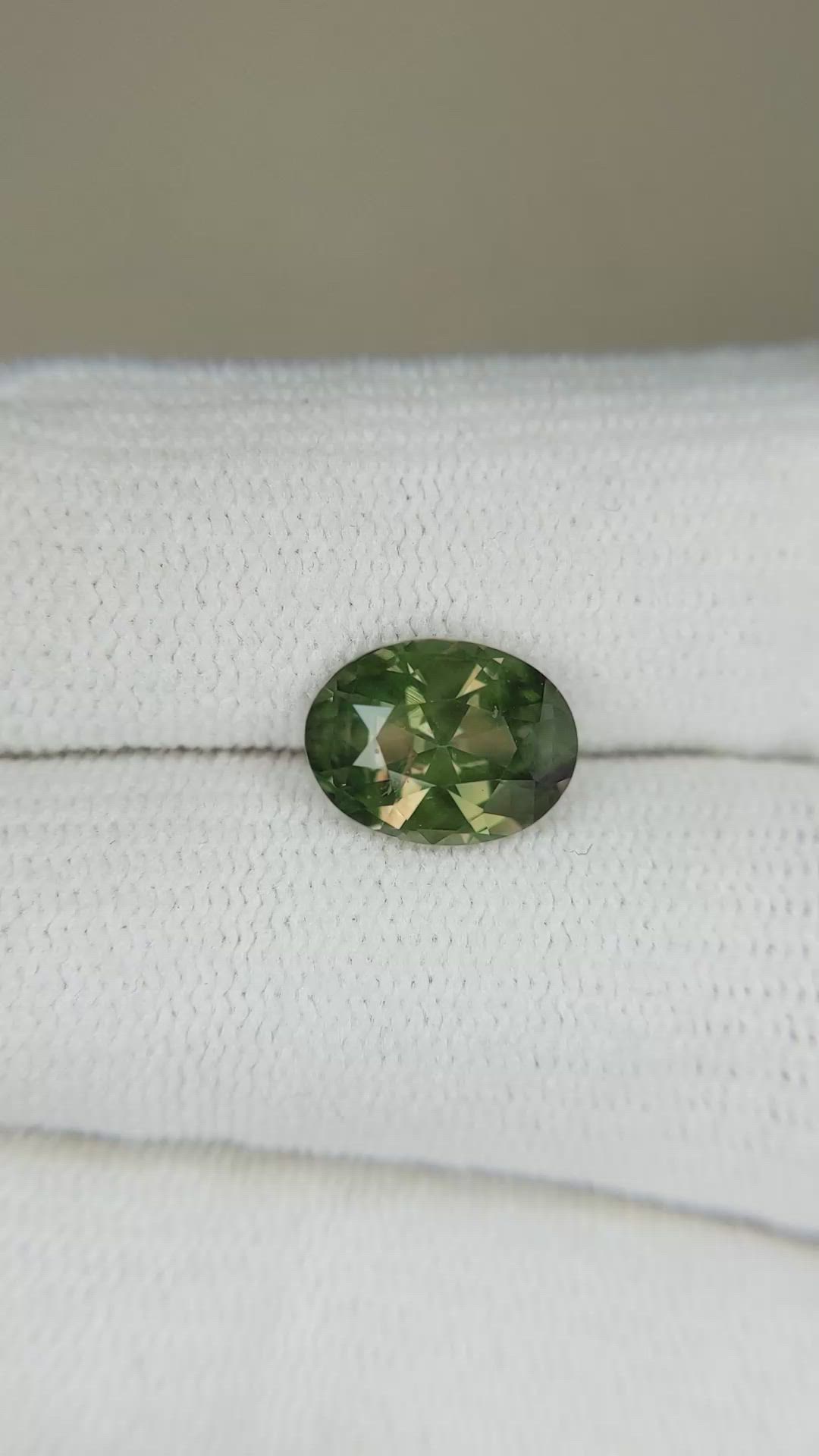 2.64 Ct. Yellowish Green Sapphire from Ceylon (Sri Lanka) Size Video