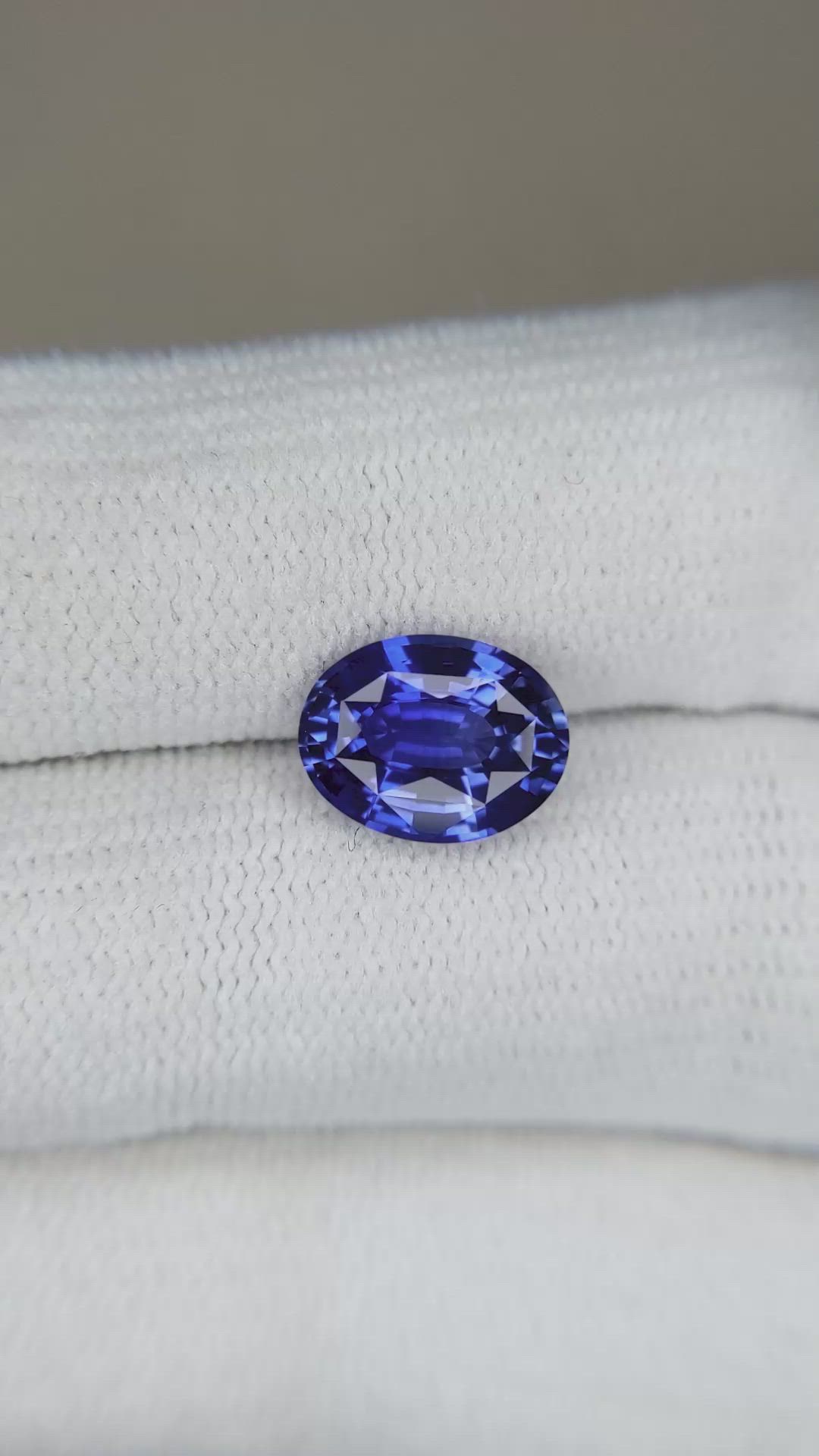 2.69 Ct. Blue Sapphire from Ceylon (Sri Lanka) Size Video