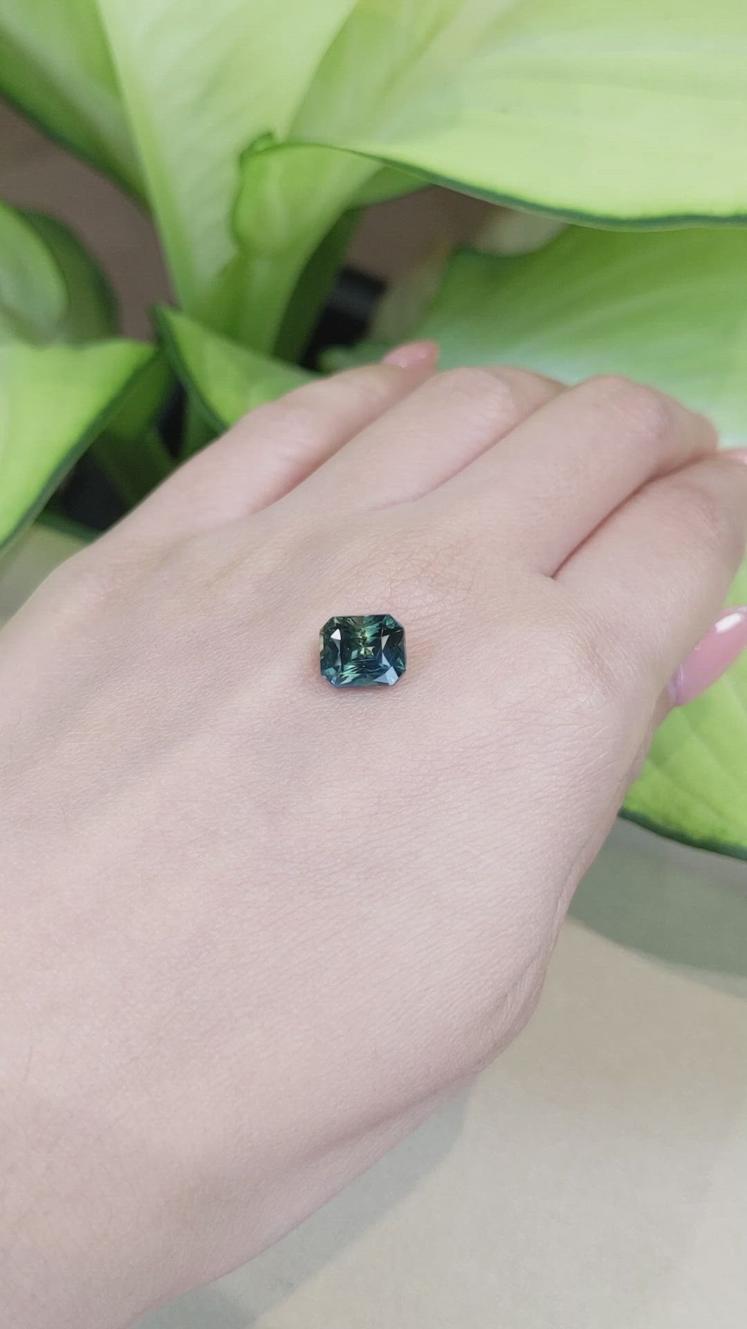 3.57 Ct. Bi Color Sapphire from Ceylon (Sri Lanka) Size Video