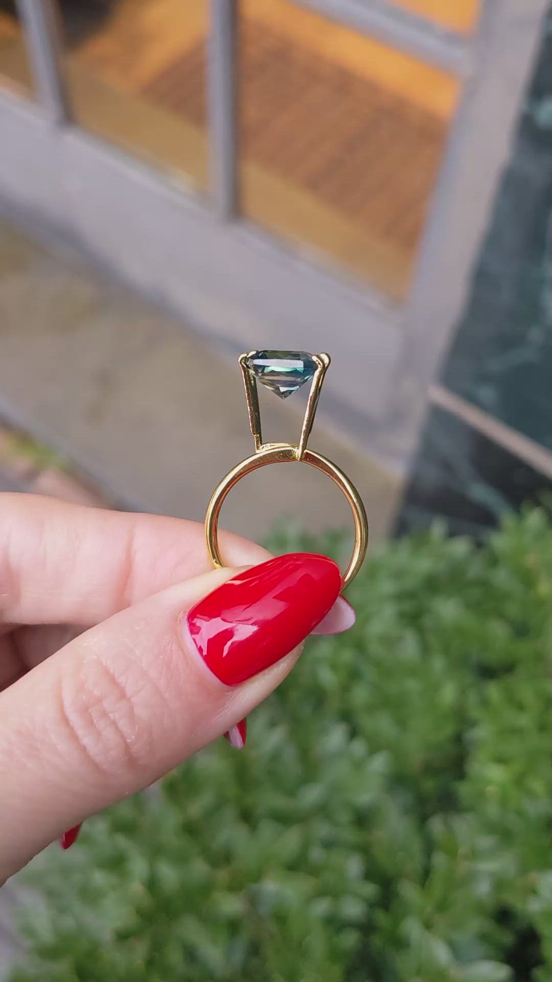 3.57 Ct. Bi Color Sapphire from Ceylon (Sri Lanka) Size Video