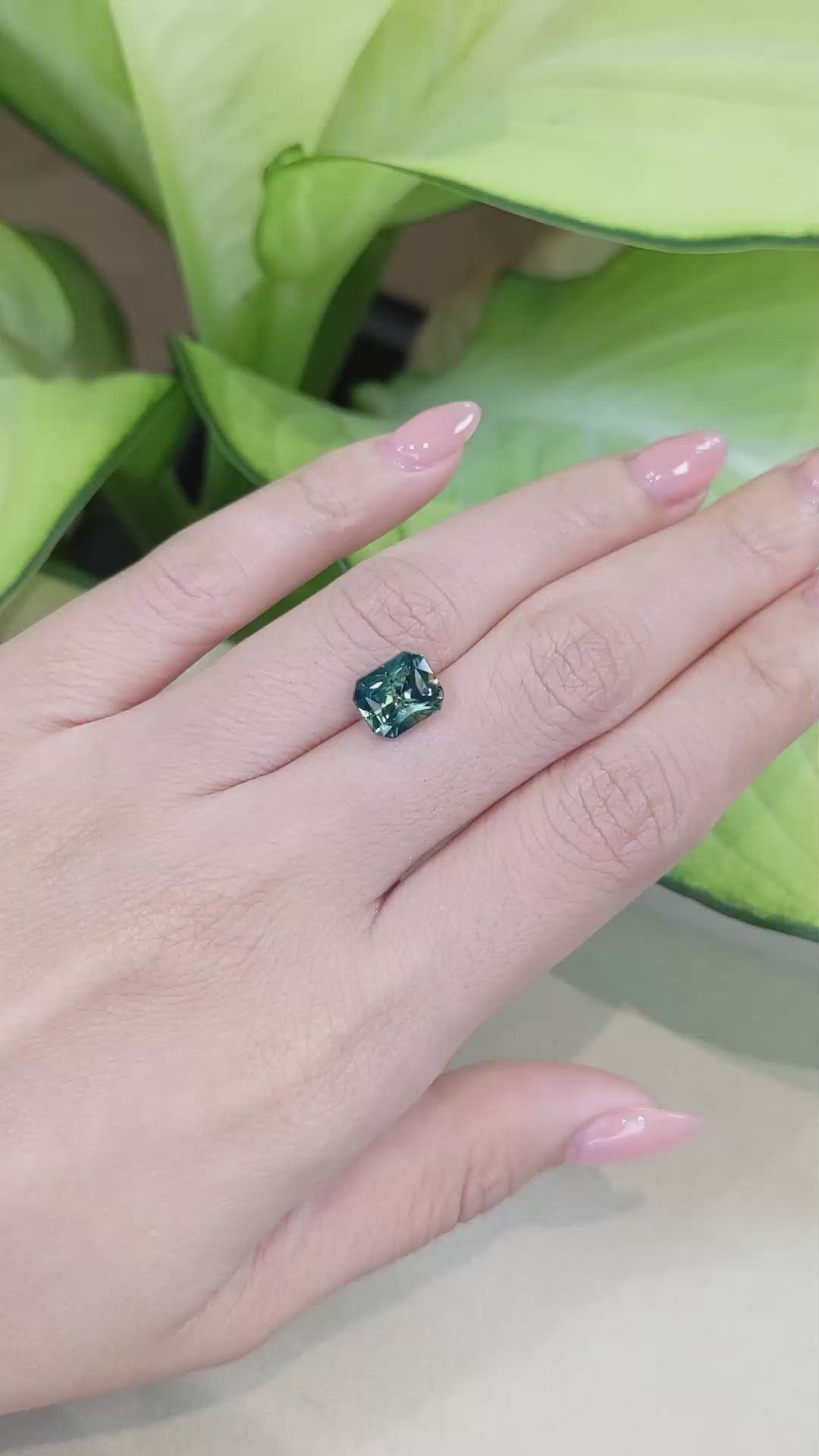 3.57 Ct. Bi Color Sapphire from Ceylon (Sri Lanka) Size Video