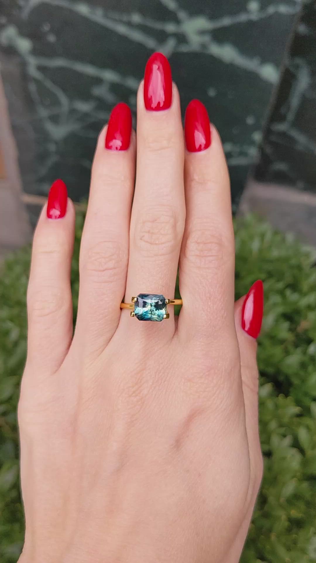 3.57 Ct. Bi Color Sapphire from Ceylon (Sri Lanka) Size Video