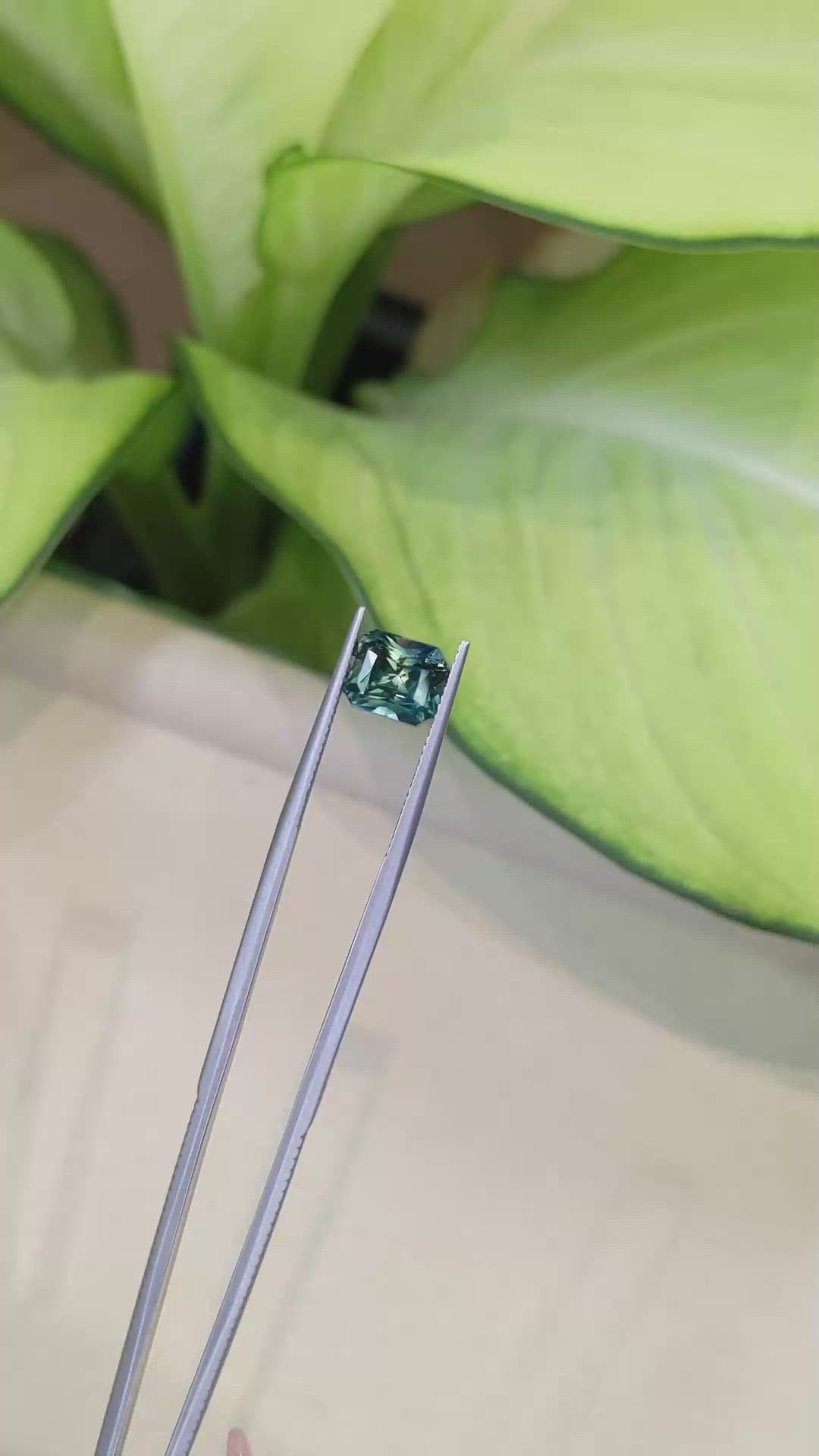 3.57 Ct. Bi Color Sapphire from Ceylon (Sri Lanka) Size Video