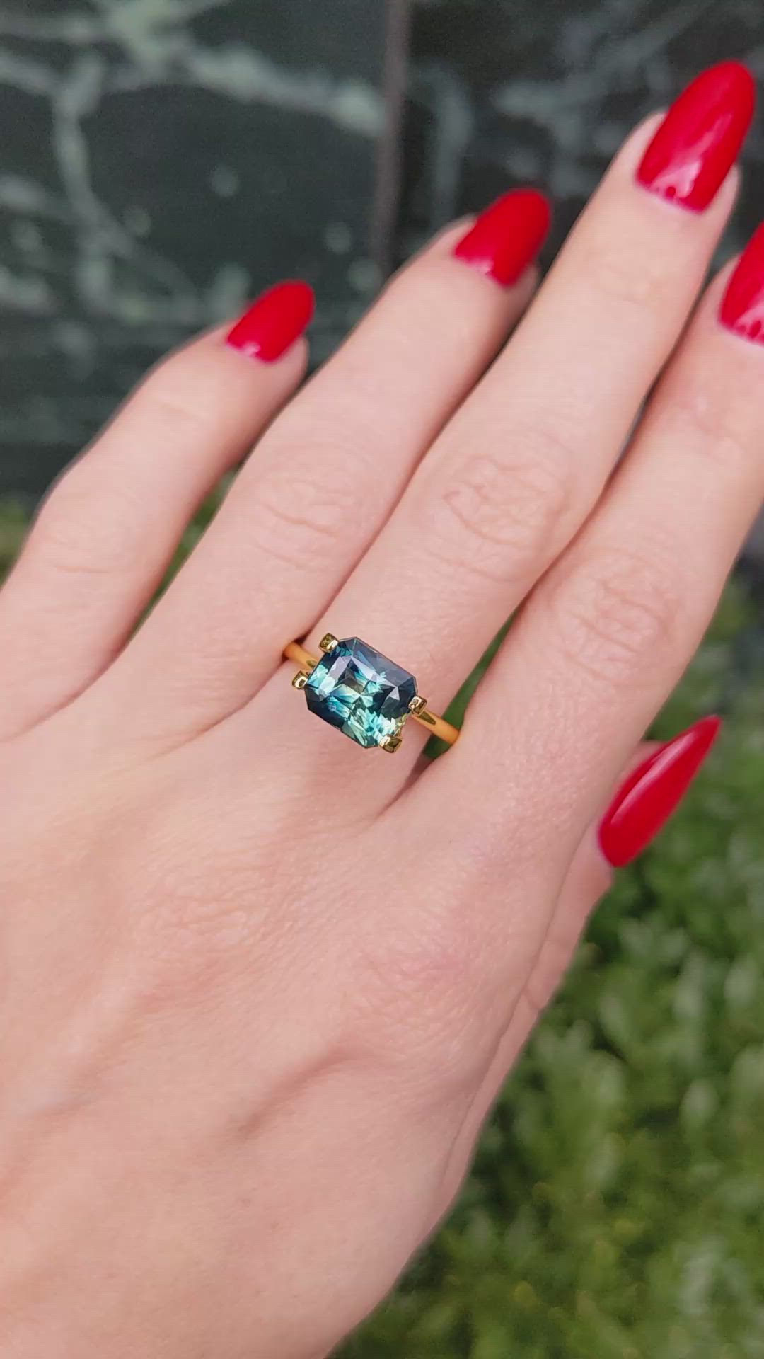 3.57 Ct. Bi Color Sapphire from Ceylon (Sri Lanka) Size Video