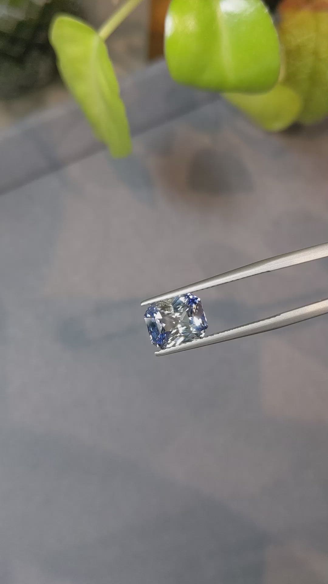 3.07 Ct. Bi Color Sapphire from Ceylon (Sri Lanka) Size Video