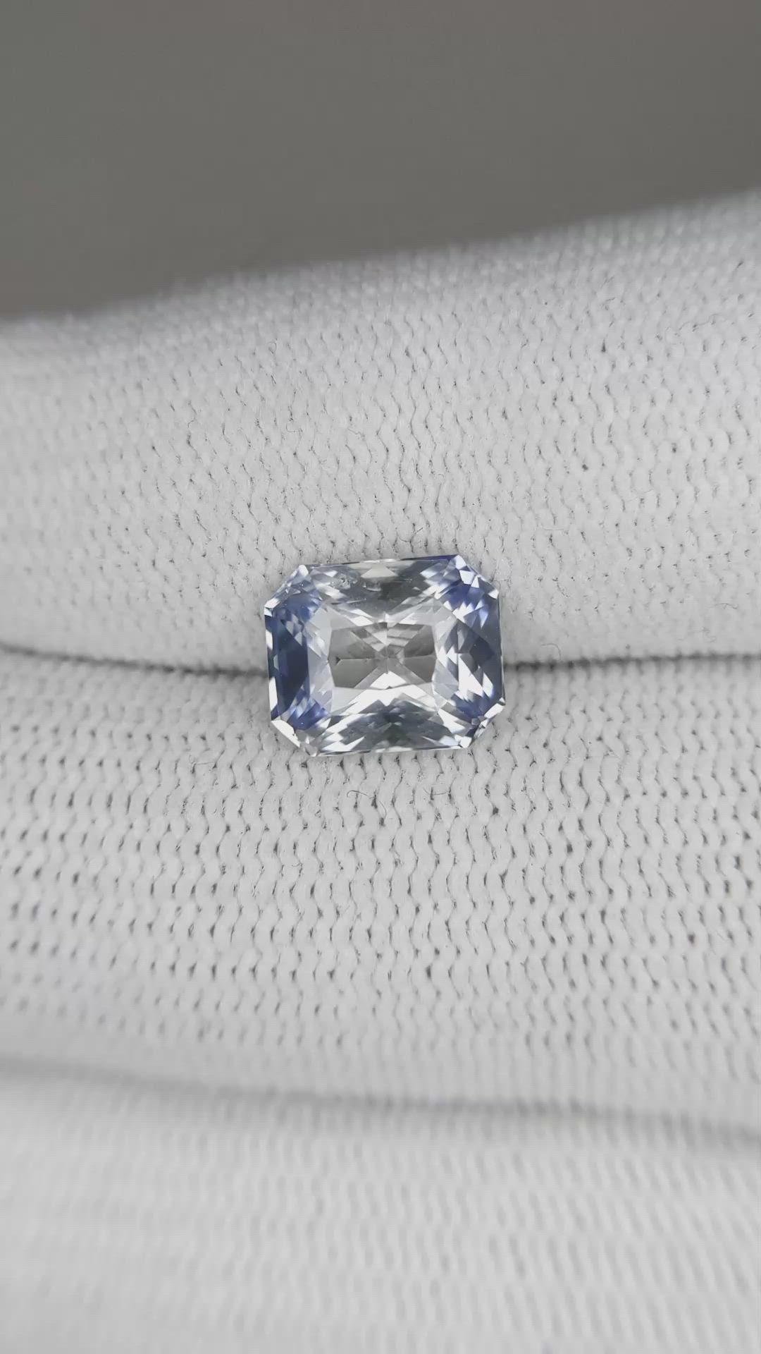 3.07 Ct. Bi Color Sapphire from Ceylon (Sri Lanka) Size Video