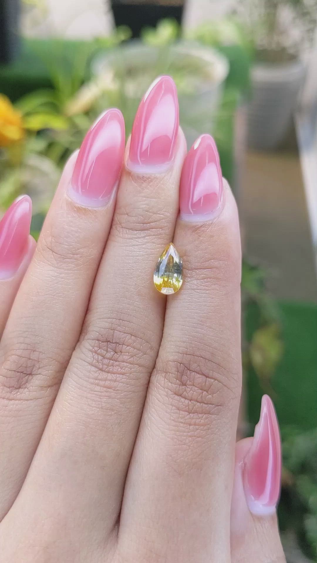 2.07 Ct. Bi Color Sapphire from Ceylon (Sri Lanka) Size Video