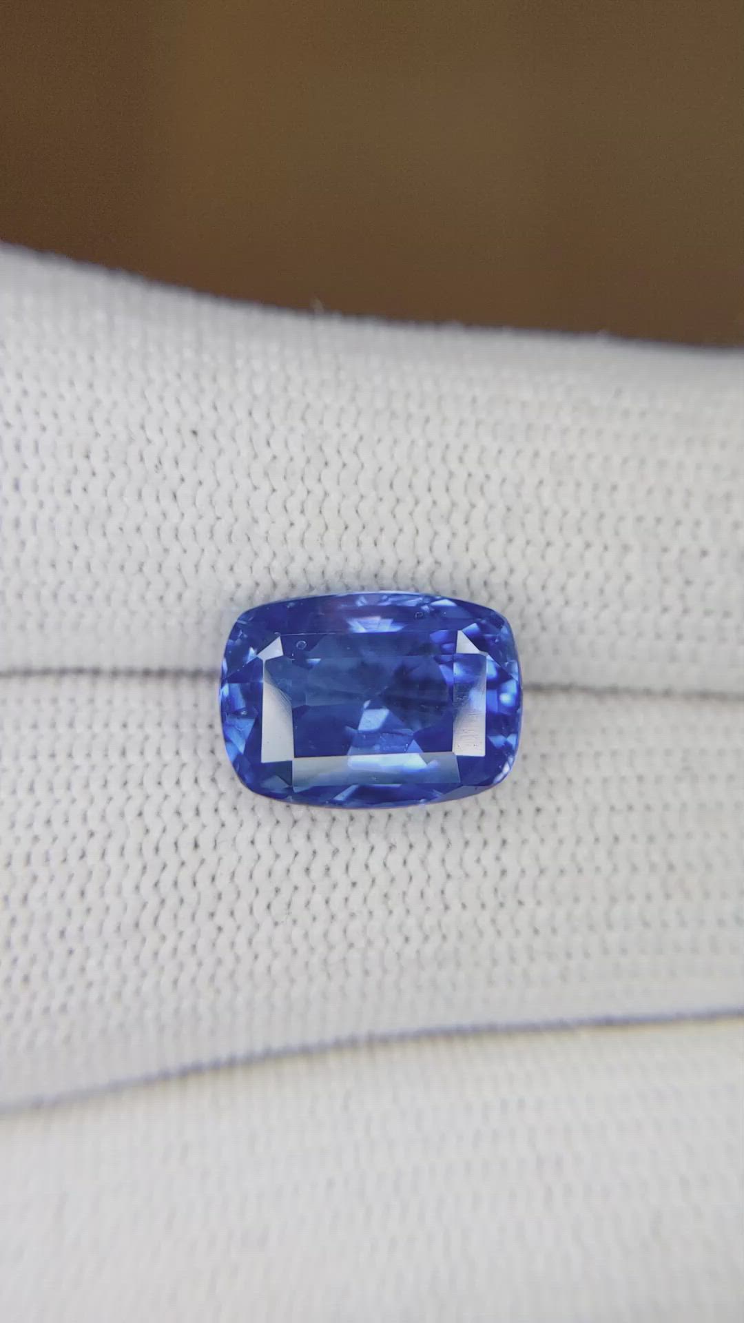6.36 Ct. Blue Sapphire from Ceylon (Sri Lanka) Size Video