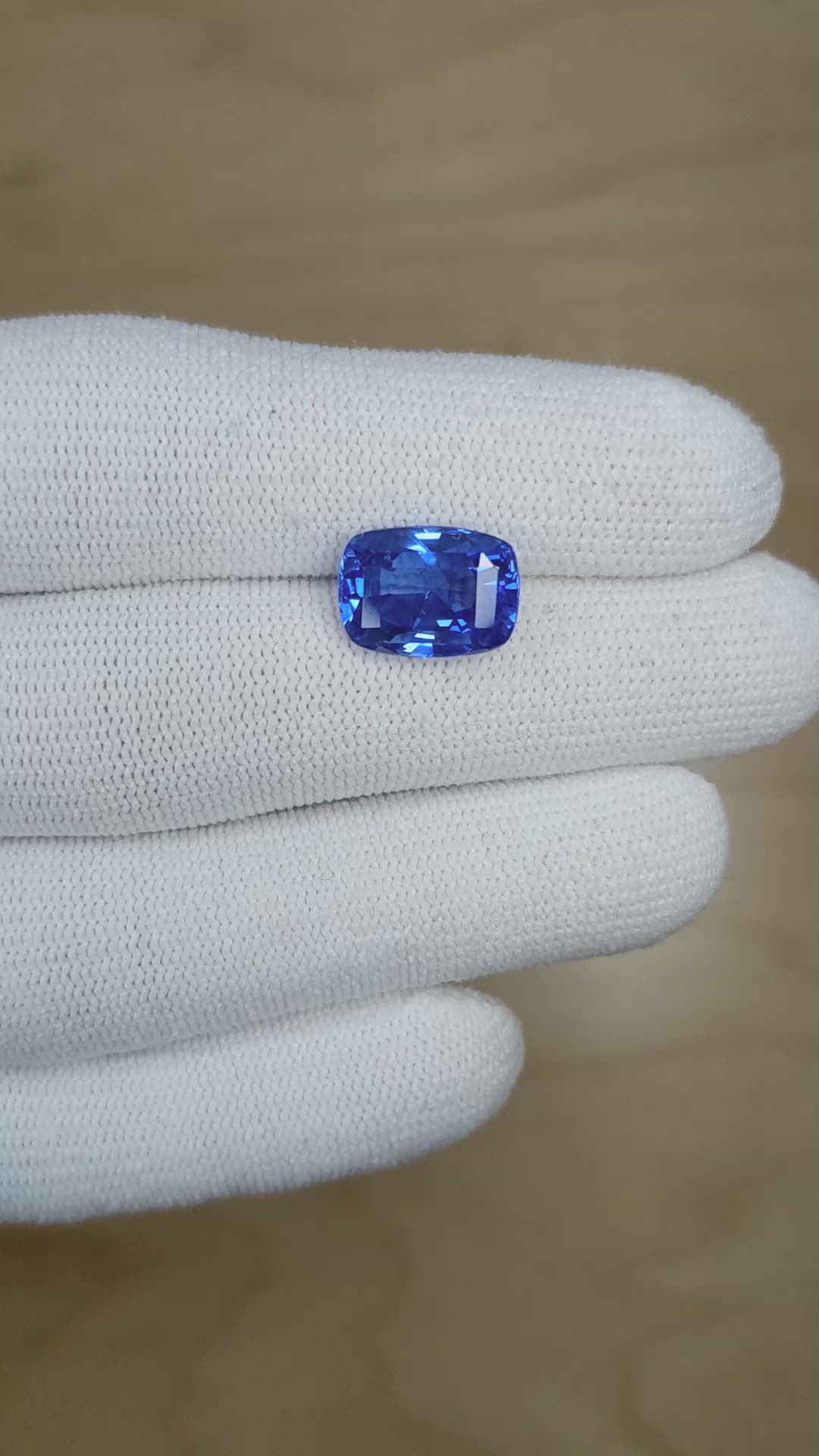 6.36 Ct. Blue Sapphire from Ceylon (Sri Lanka) Size Video