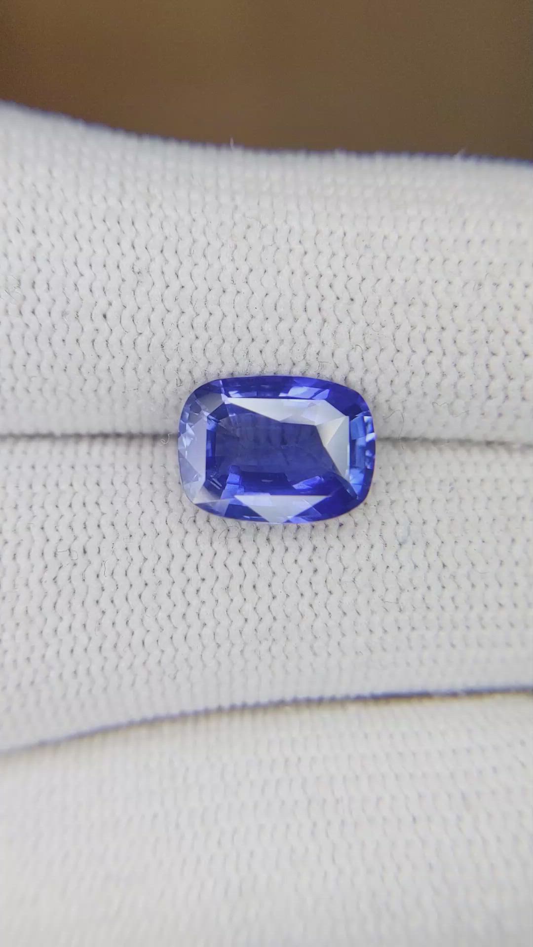 3.55 Ct. Blue Sapphire from Ceylon (Sri Lanka) Size Video