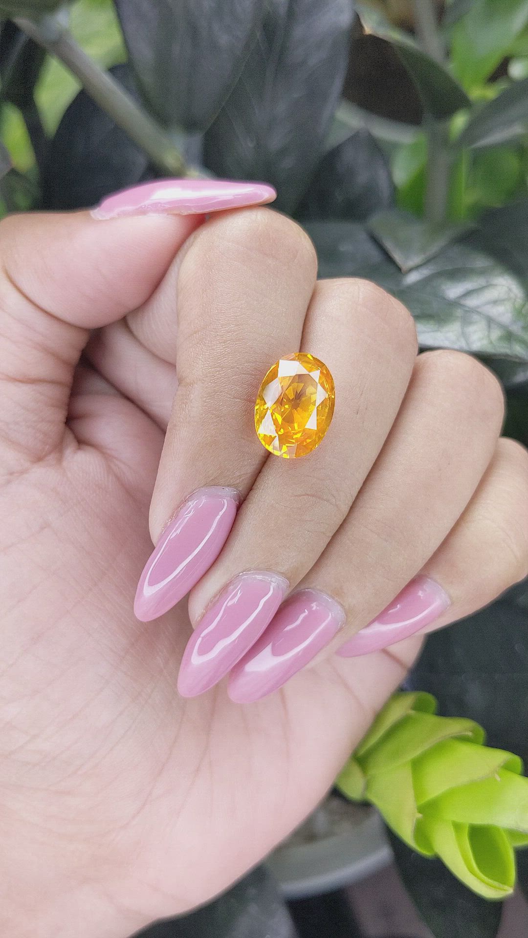 7.09 Ct. Yellowish Orange Sapphire from Ceylon (Sri Lanka) Size Video