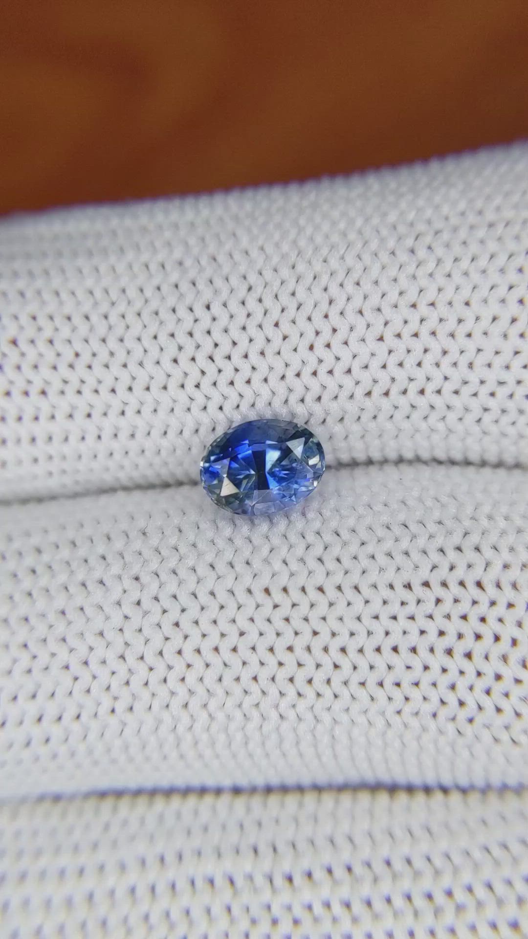 1.17 Ct. Bi Color Sapphire from Ceylon (Sri Lanka) Size Video