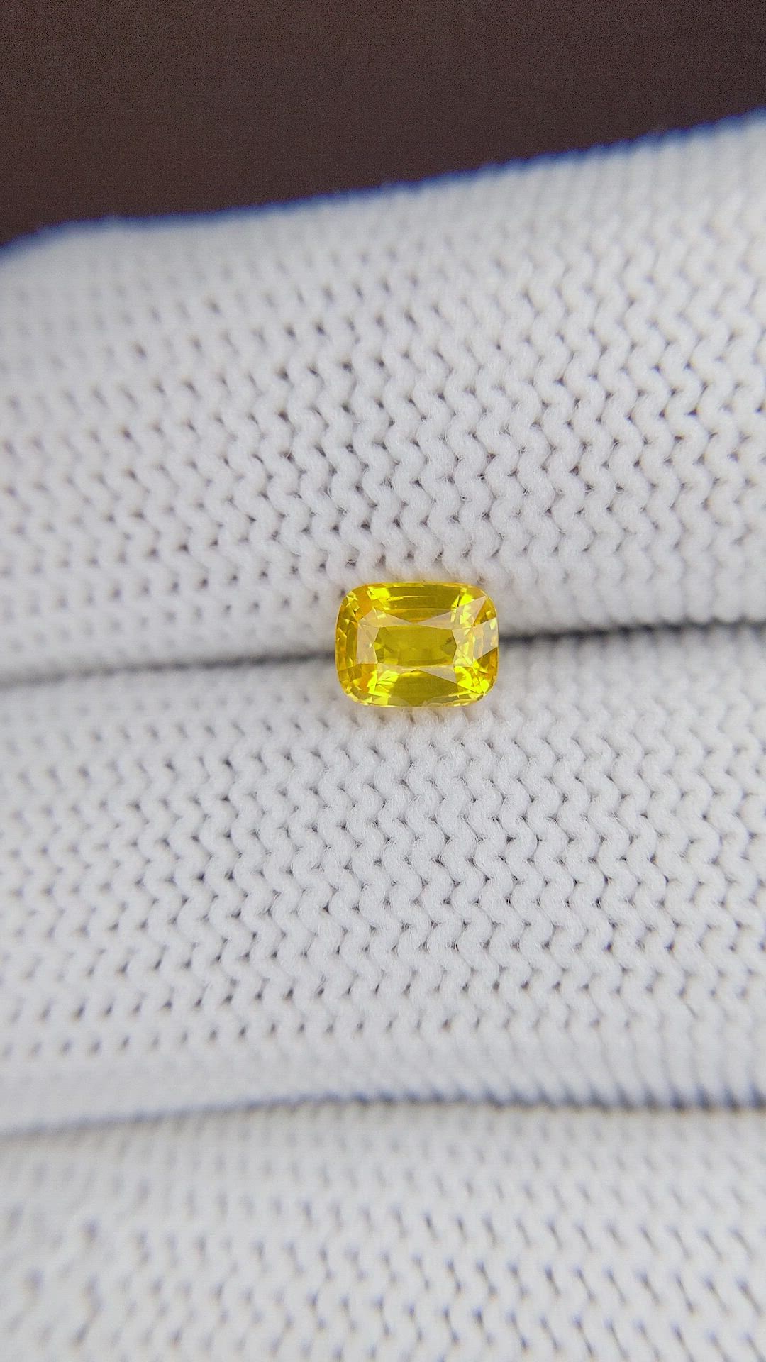 1.01 Ct. Orangish Yellow Sapphire from Ceylon (Sri Lanka) Size Video