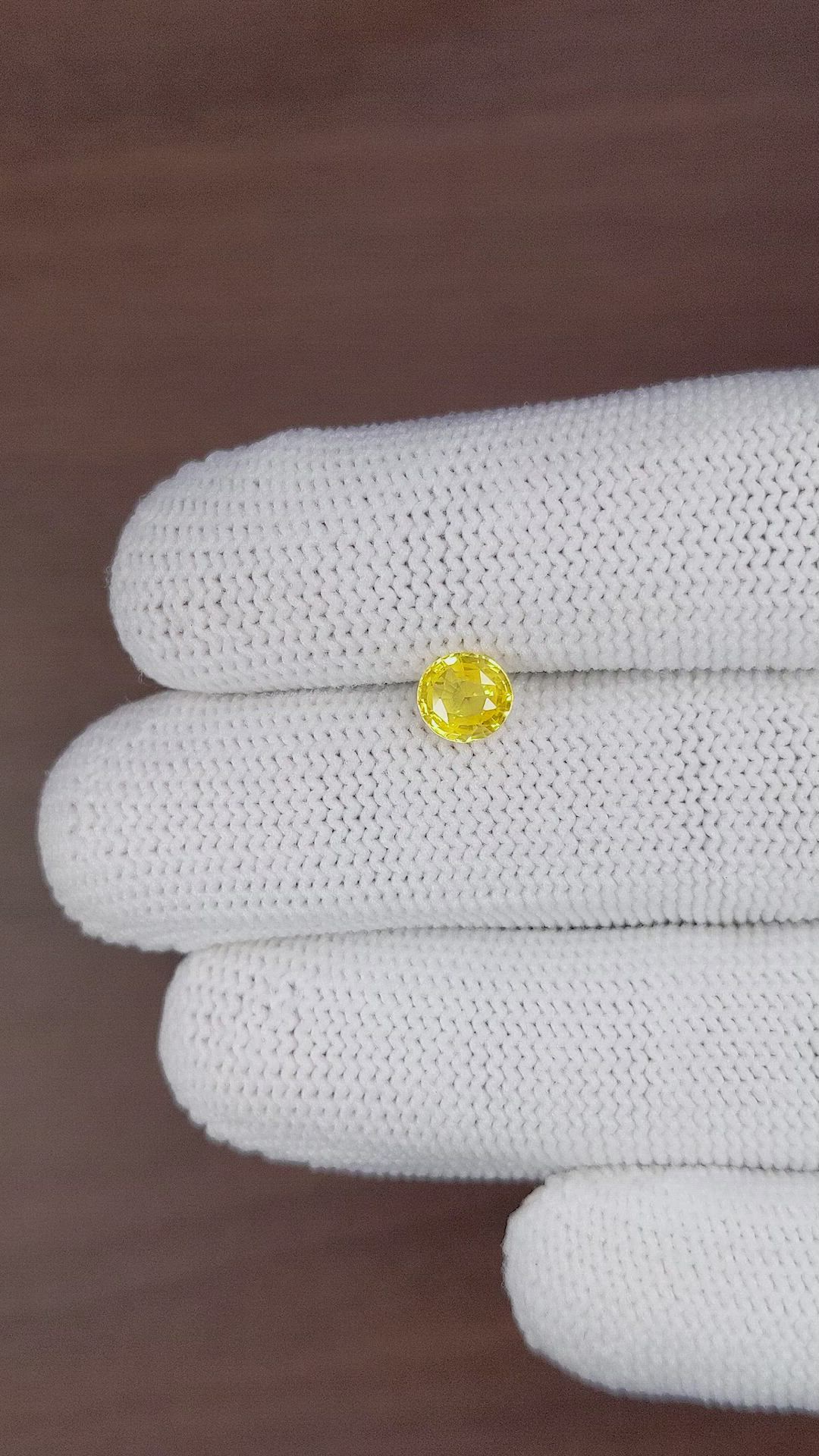 1.11 Ct. Yellow Sapphire from Ceylon (Sri Lanka) Size Video