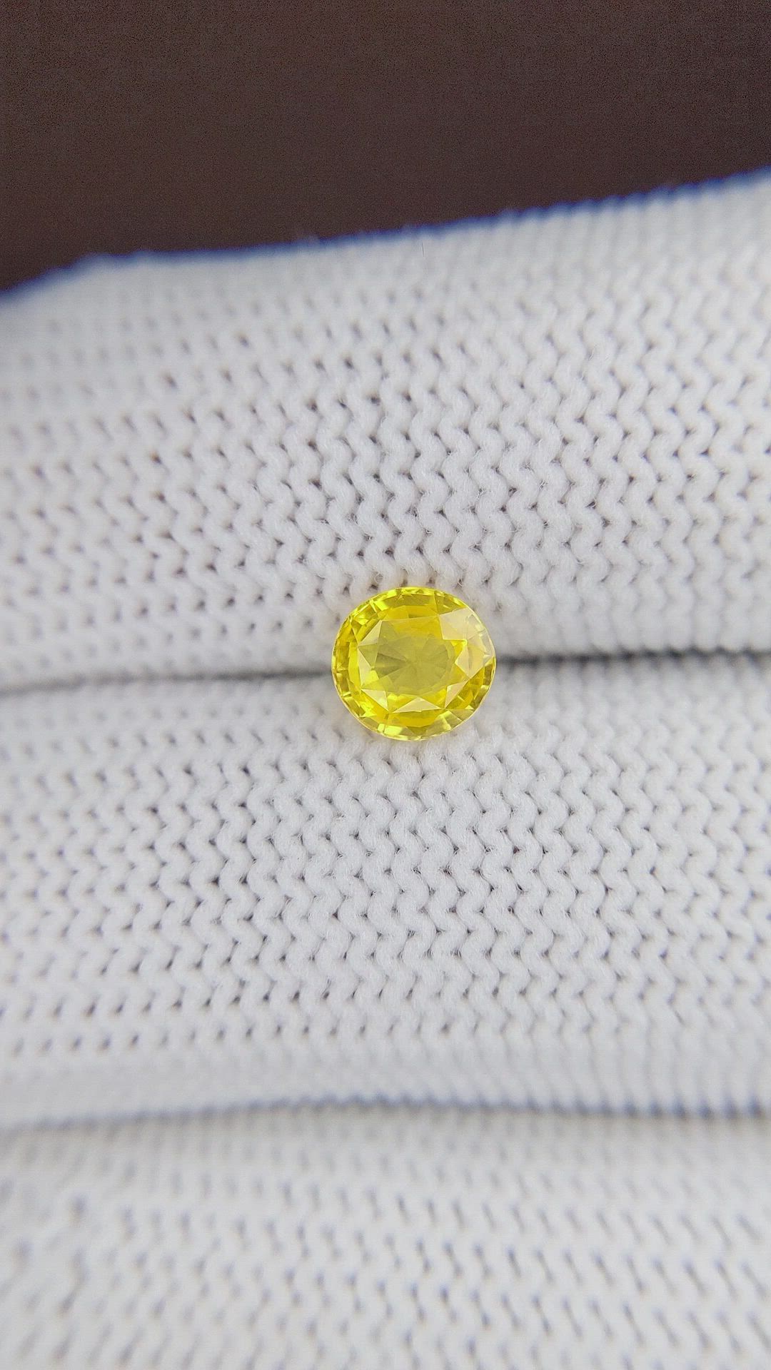 1.11 Ct. Yellow Sapphire from Ceylon (Sri Lanka) Size Video