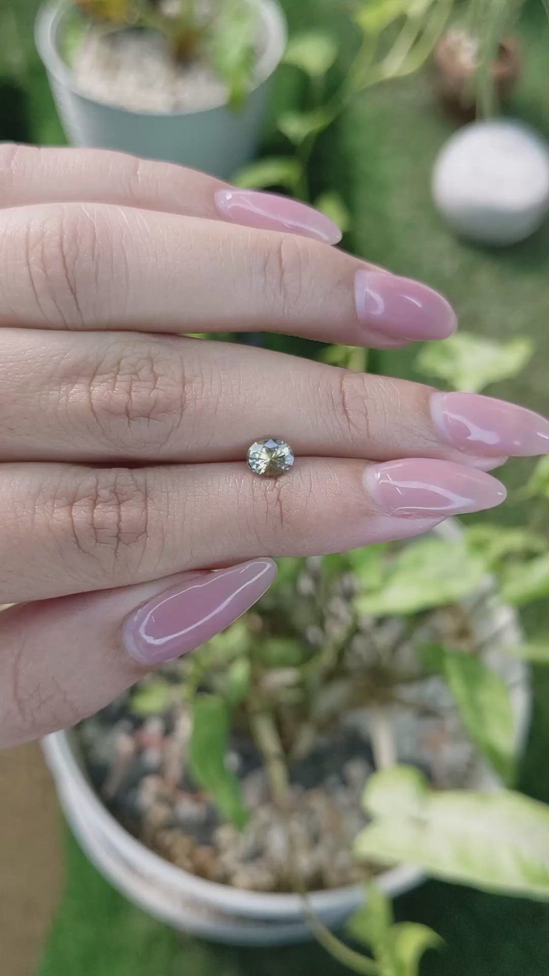 0.83 Ct. Bi Color Sapphire from Ceylon (Sri Lanka) Size Video