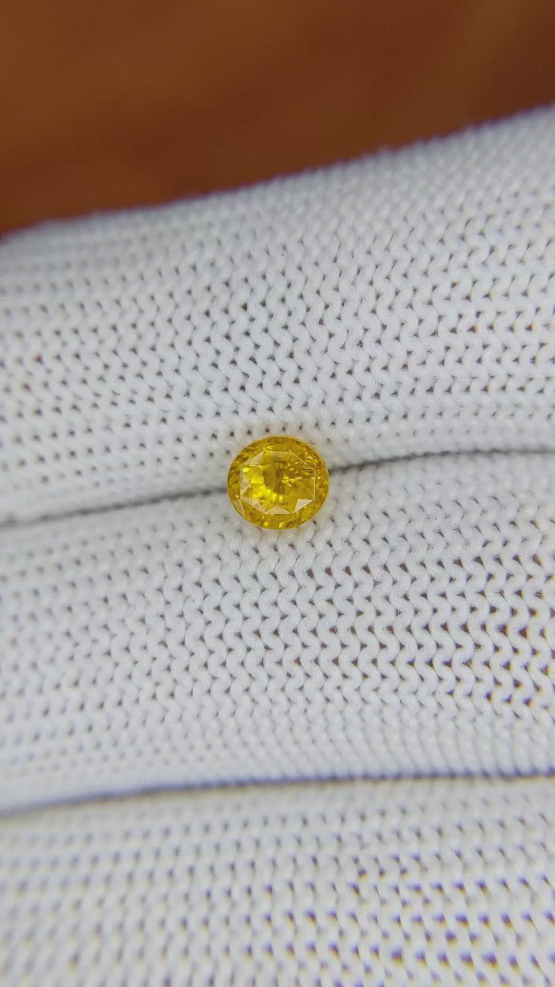 1.05 Ct. Yellow Sapphire from Ceylon (Sri Lanka) Size Video