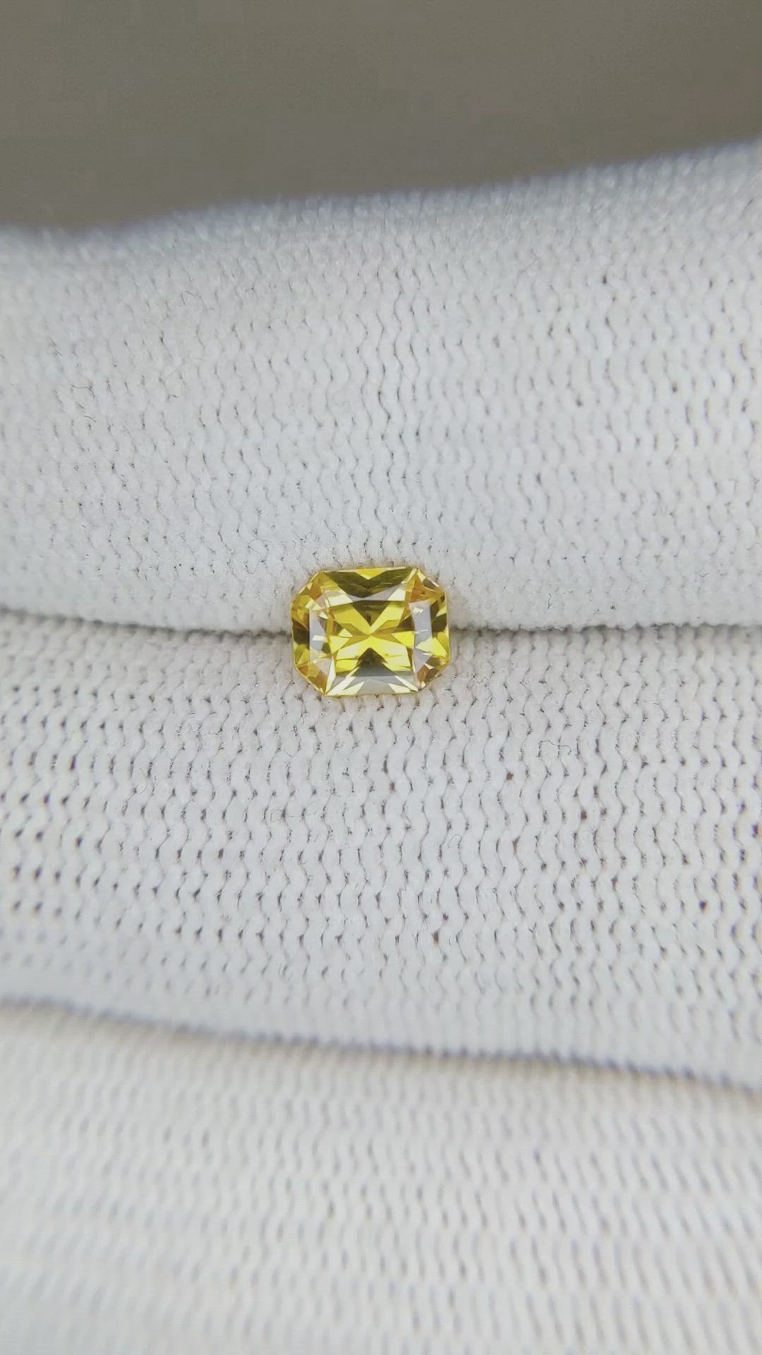 0.75 Ct. Yellow Sapphire from Ceylon (Sri Lanka) Size Video