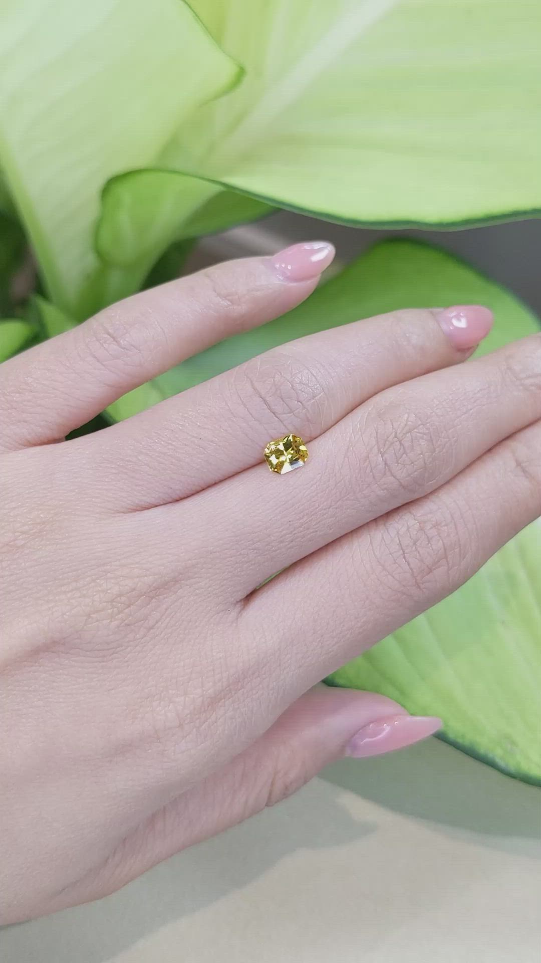 0.75 Ct. Yellow Sapphire from Ceylon (Sri Lanka) Size Video