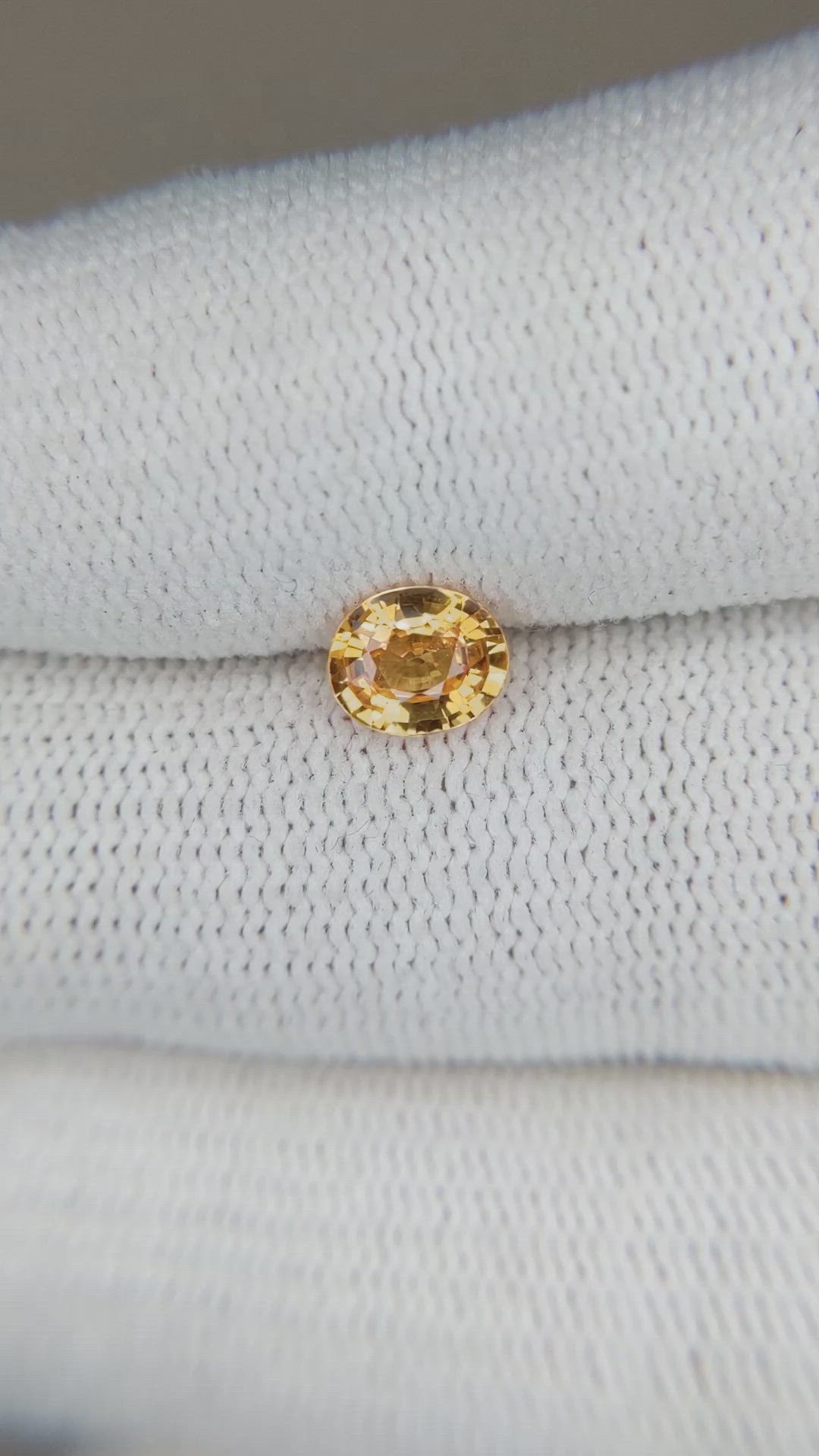 0.97 Ct. Yellowish Orange Sapphire from Ceylon (Sri Lanka) Size Video