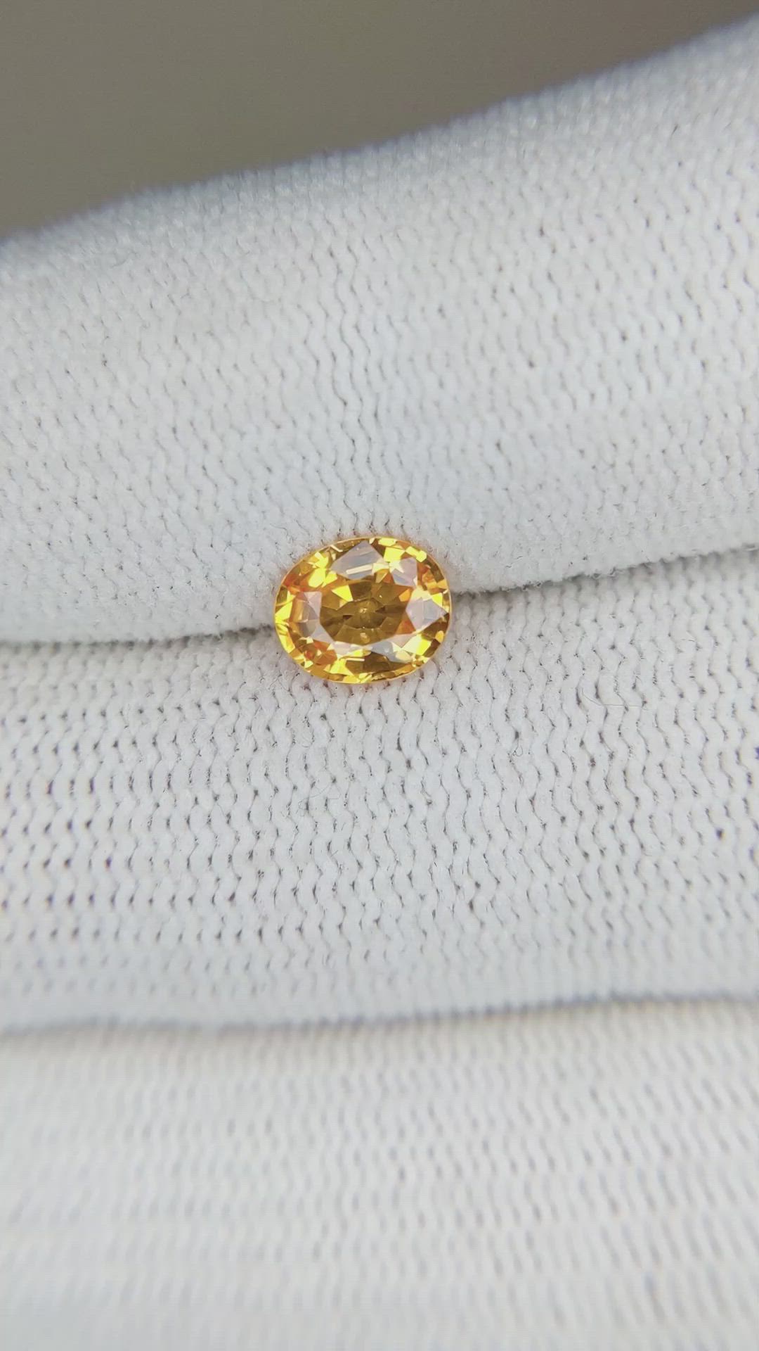 1.01 Ct. Yellowish Orange Sapphire from Ceylon (Sri Lanka) Size Video