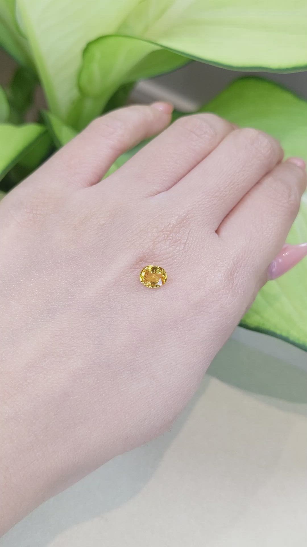 1.01 Ct. Yellowish Orange Sapphire from Ceylon (Sri Lanka) Size Video