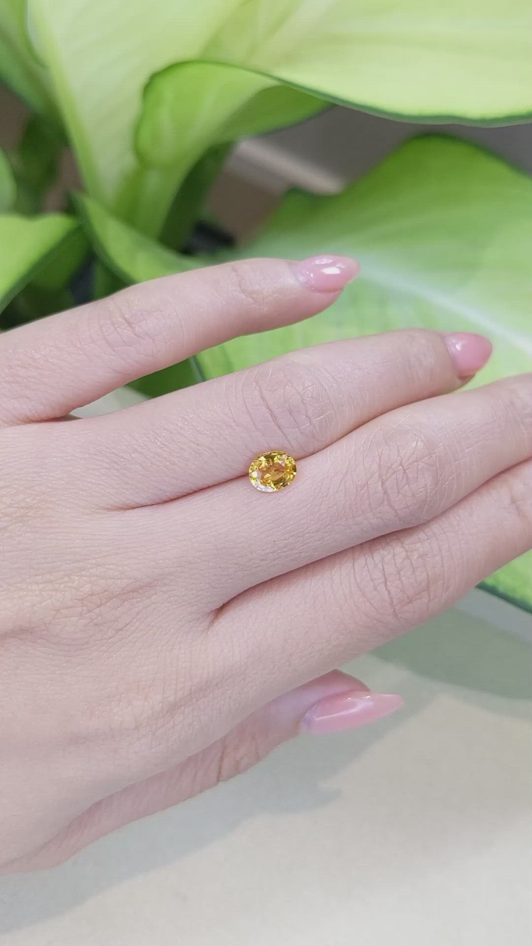 1.01 Ct. Yellowish Orange Sapphire from Ceylon (Sri Lanka) Size Video