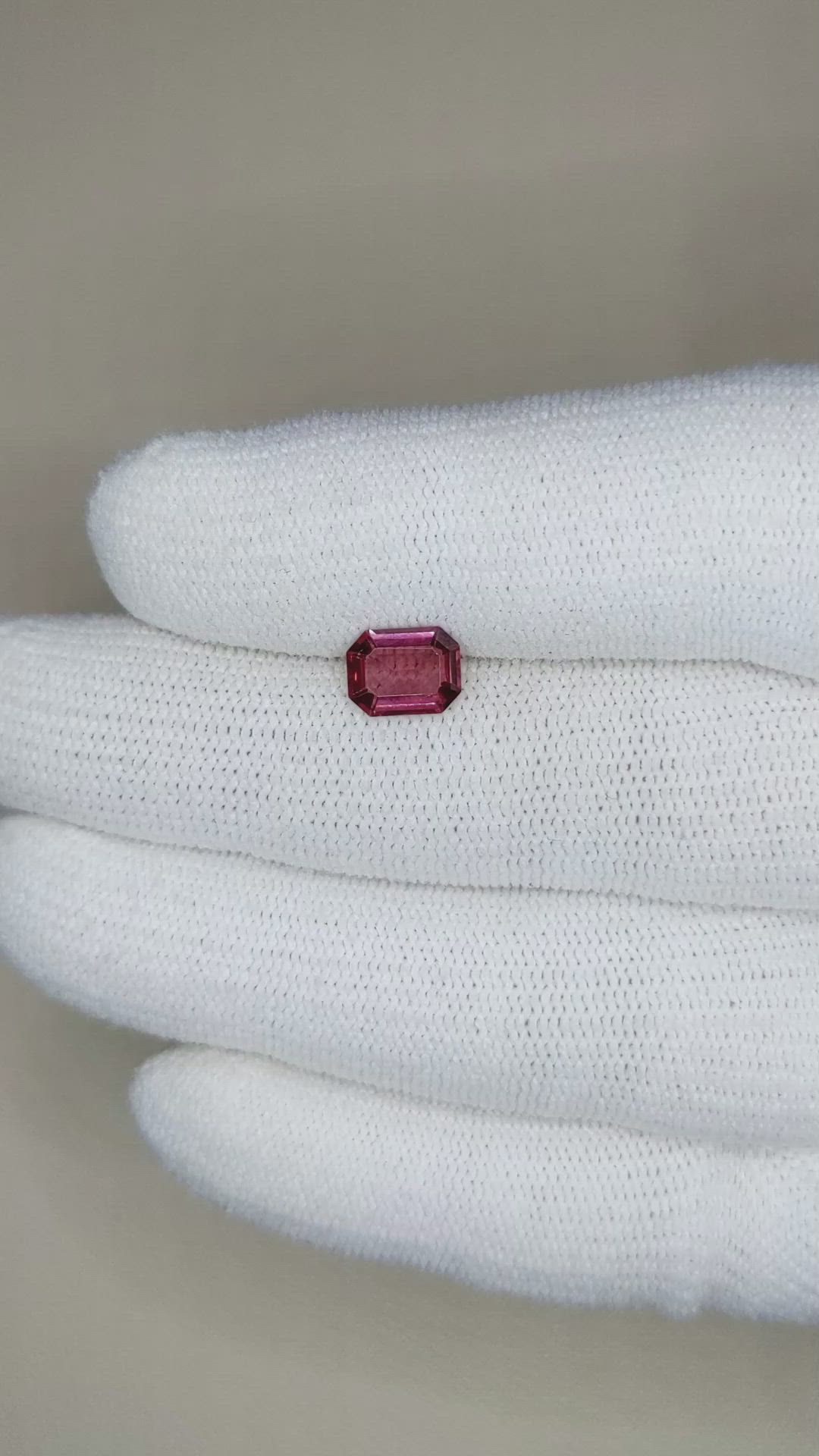 1.28 Ct. Reddish Pink Sapphire from Ceylon (Sri Lanka) Size Video