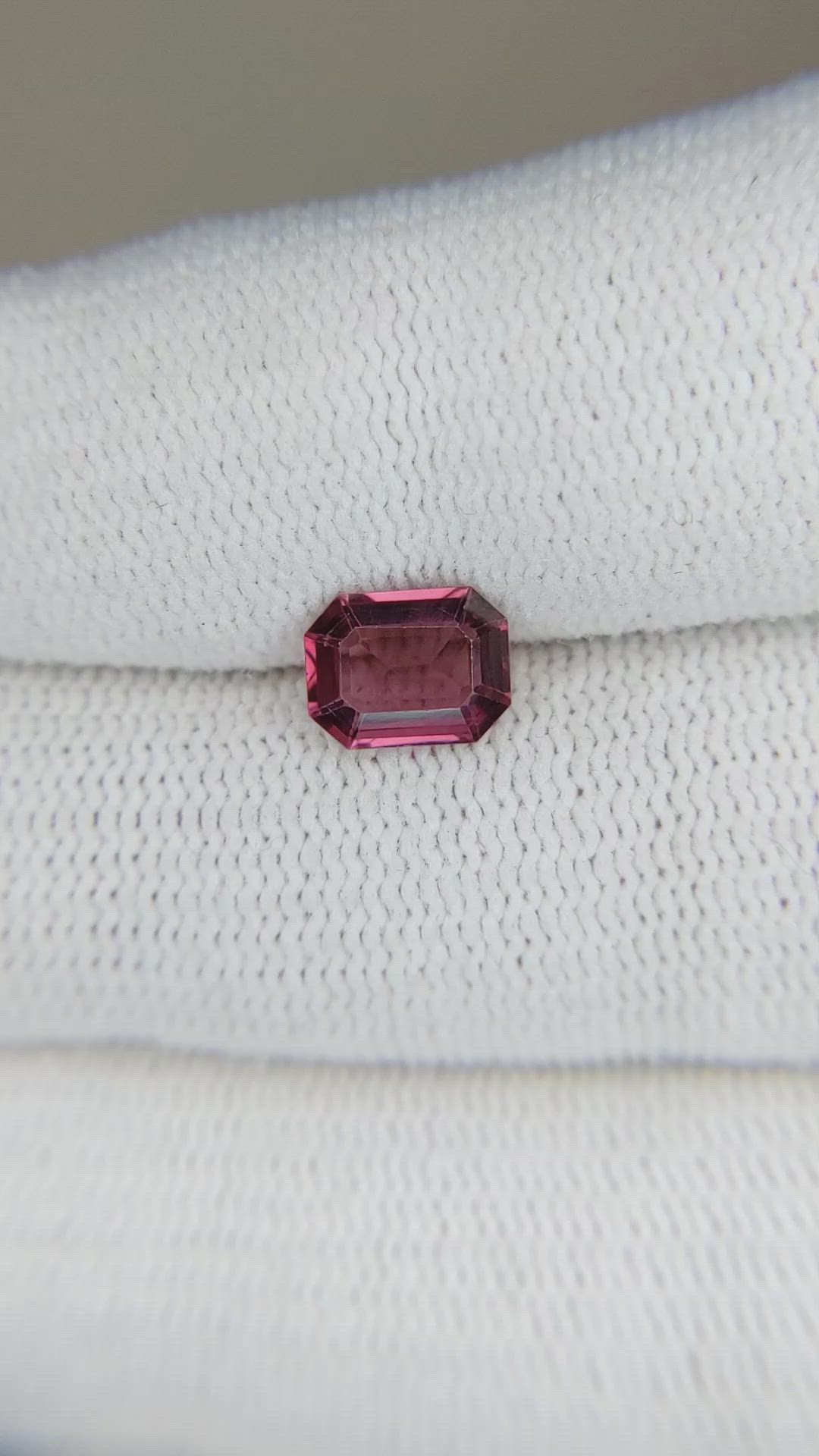 1.28 Ct. Reddish Pink Sapphire from Ceylon (Sri Lanka) Size Video