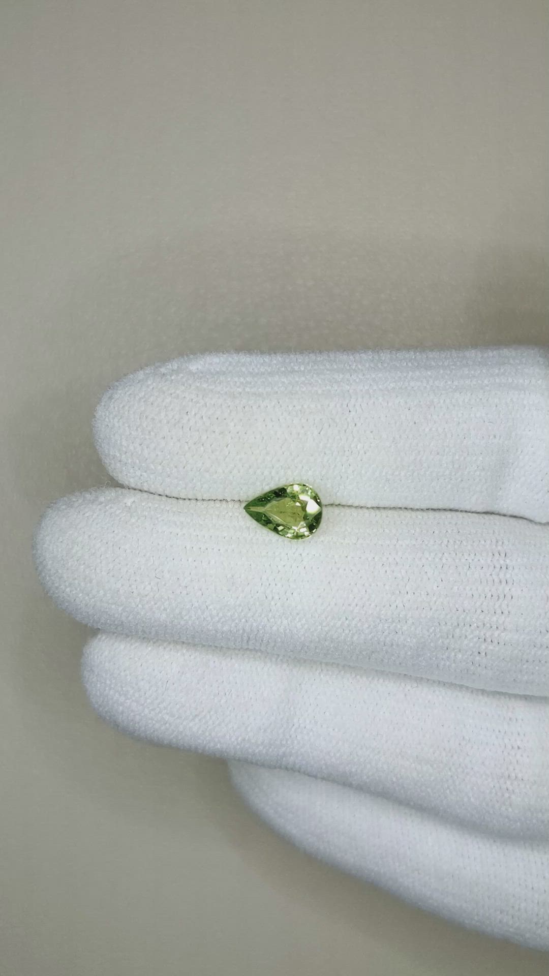 0.87 Ct. Green Sapphire from Ceylon (Sri Lanka) Size Video