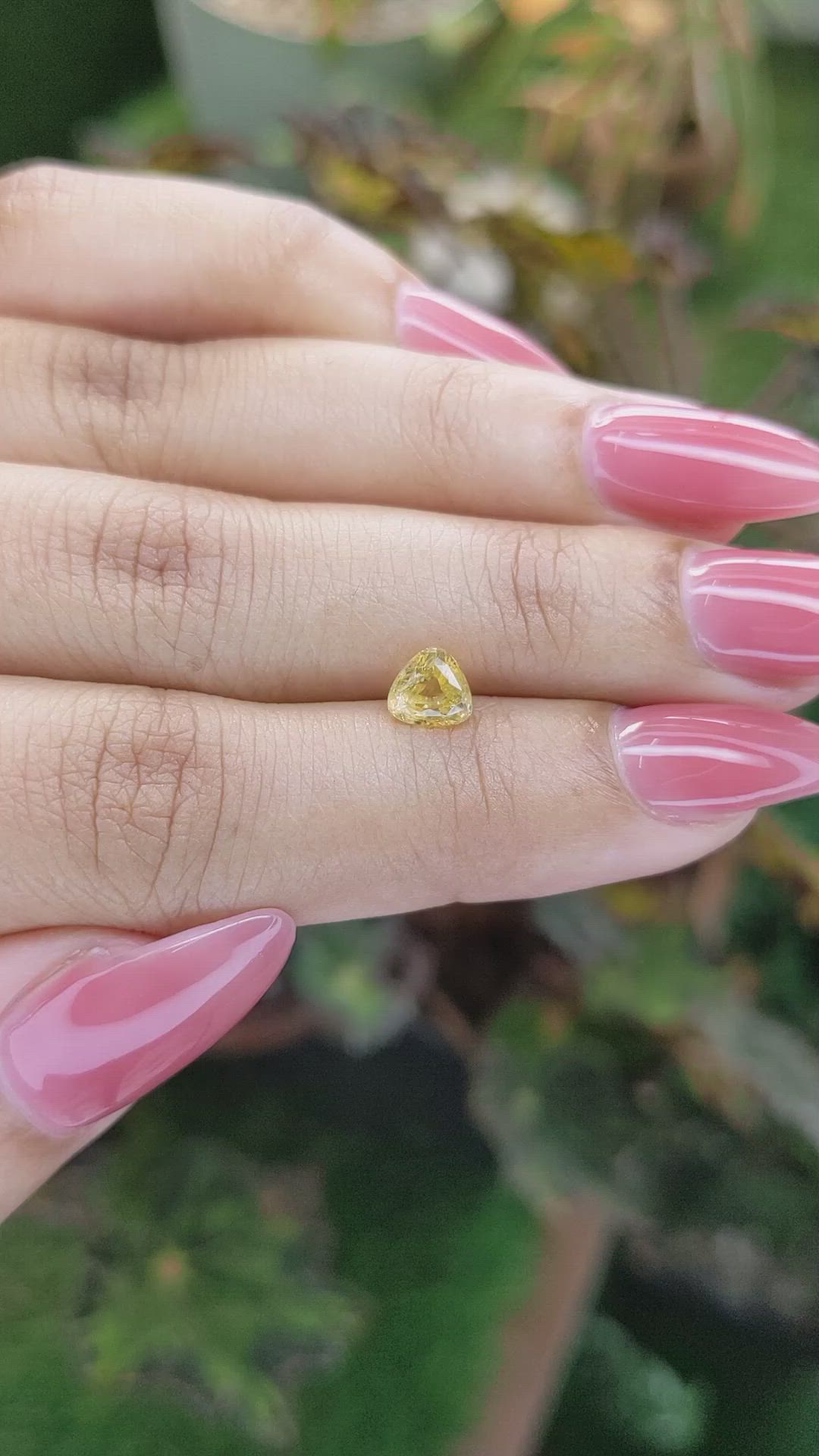 1.02 Ct. Yellow Sapphire from Ceylon (Sri Lanka) Size Video