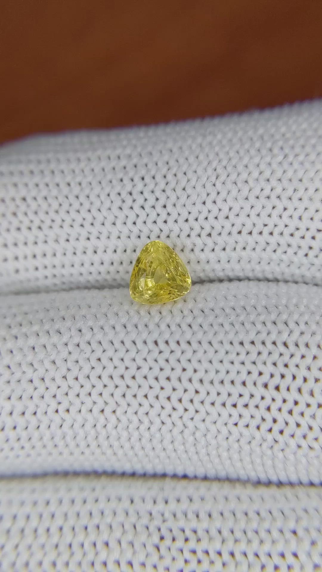 1.02 Ct. Yellow Sapphire from Ceylon (Sri Lanka) Size Video