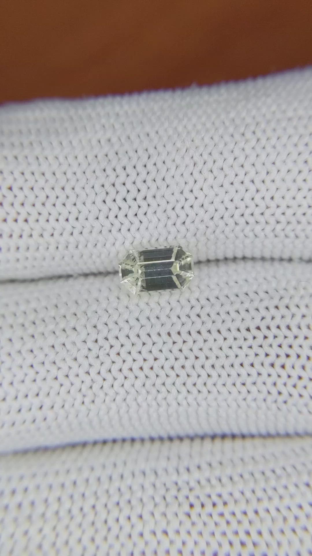 1.11 Ct. Yellow Sapphire from Ceylon (Sri Lanka) Size Video
