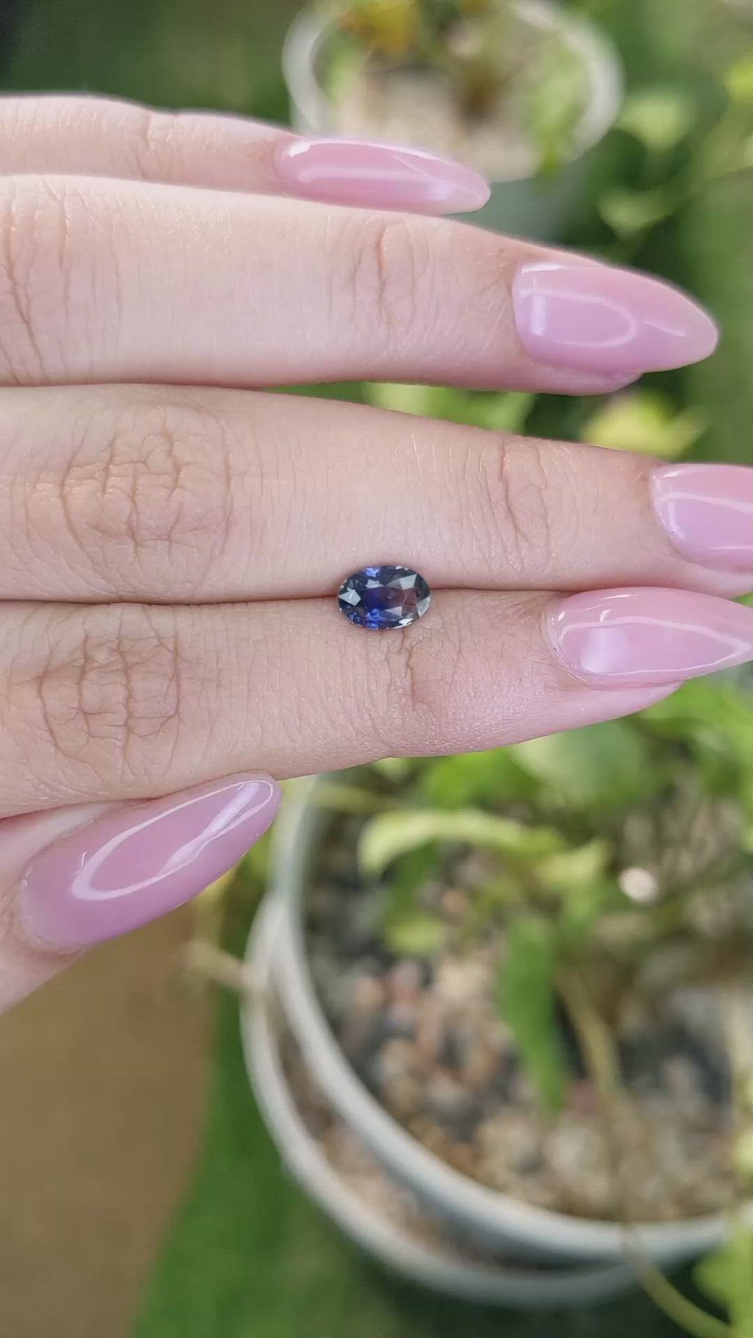 1.00 Ct. Bi Color / Parti Sapphire from Ceylon (Sri Lanka) Size Video