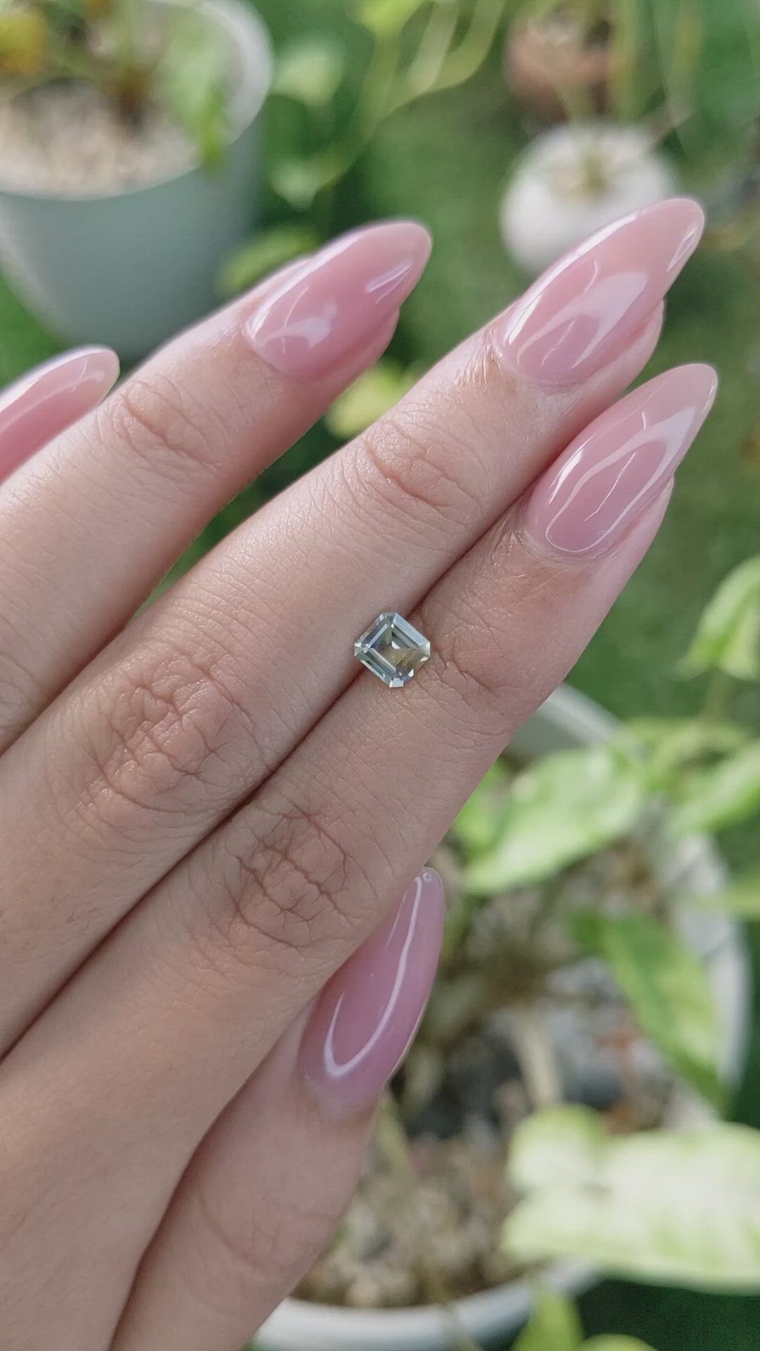 0.65 Ct. Bi Color Sapphire from Ceylon (Sri Lanka) Size Video