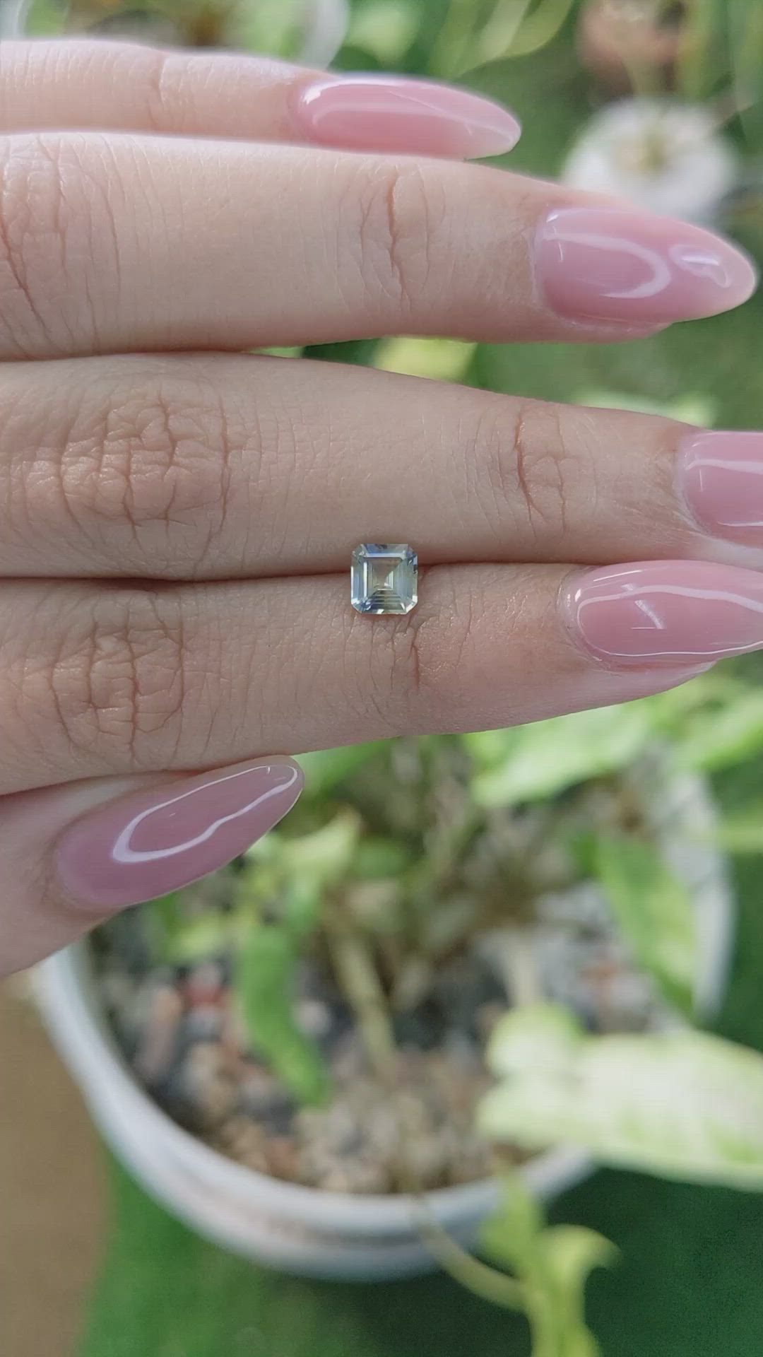 0.65 Ct. Bi Color Sapphire from Ceylon (Sri Lanka) Size Video