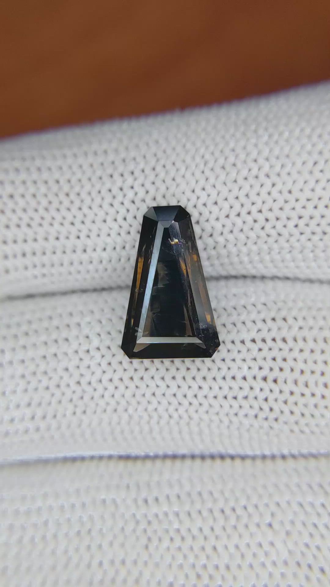 3.62 Ct. Brown Sapphire from Ceylon (Sri Lanka) Size Video