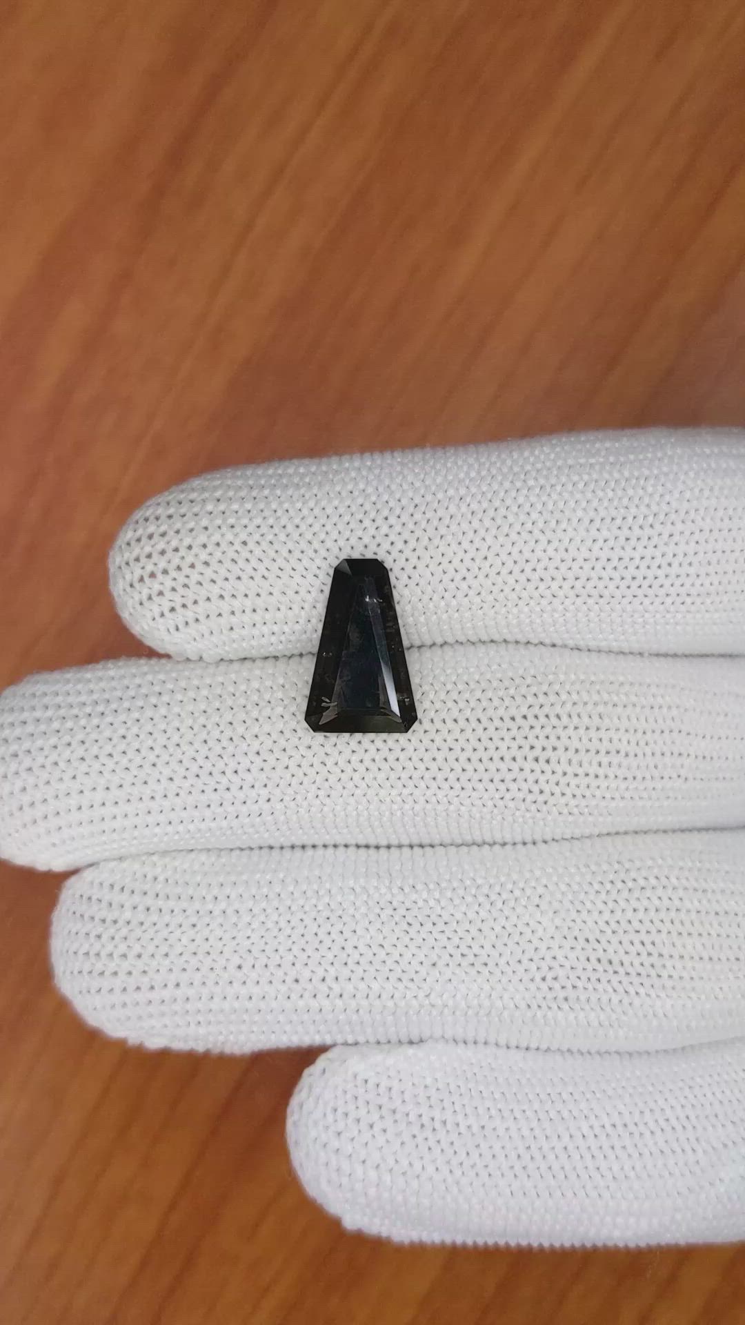 3.62 Ct. Brown Sapphire from Ceylon (Sri Lanka) Size Video