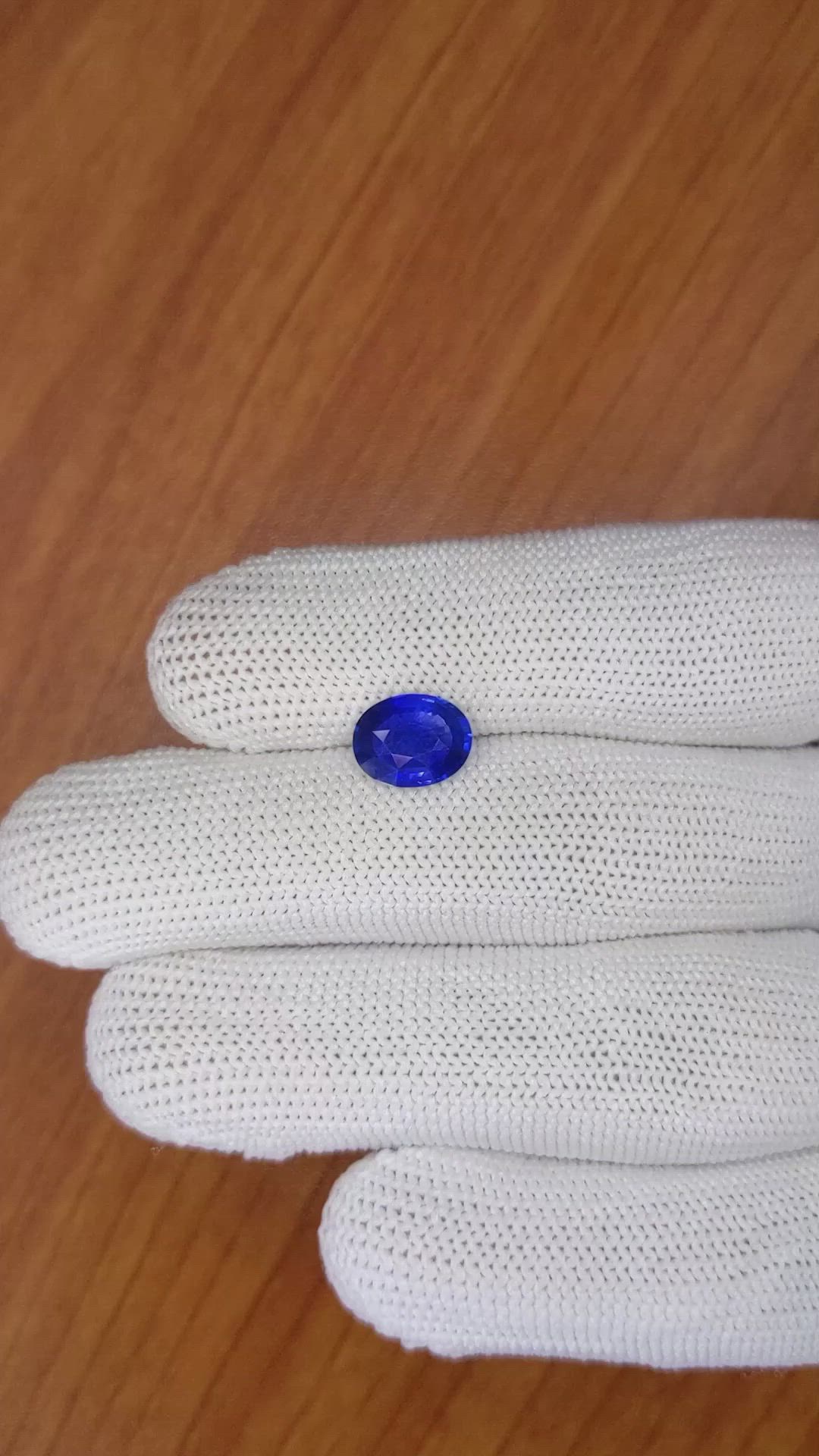 2.23 Ct. Blue Sapphire from Ceylon (Sri Lanka) Size Video