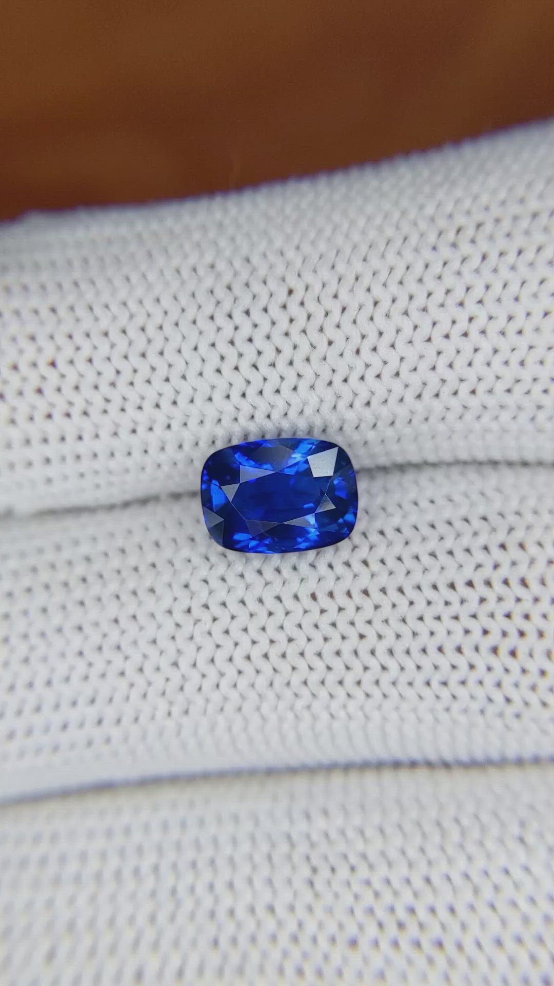 2.35 Ct. Blue Sapphire from Ceylon (Sri Lanka) Size Video