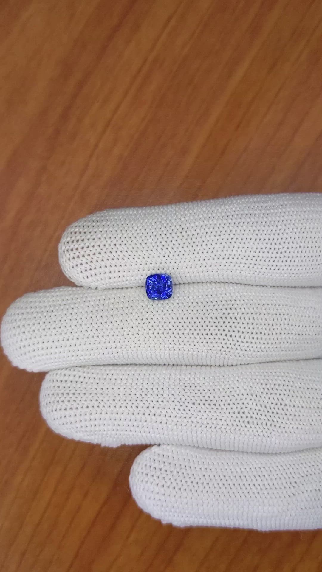 1.05 Ct. Blue Sapphire from Ceylon (Sri Lanka) Size Video