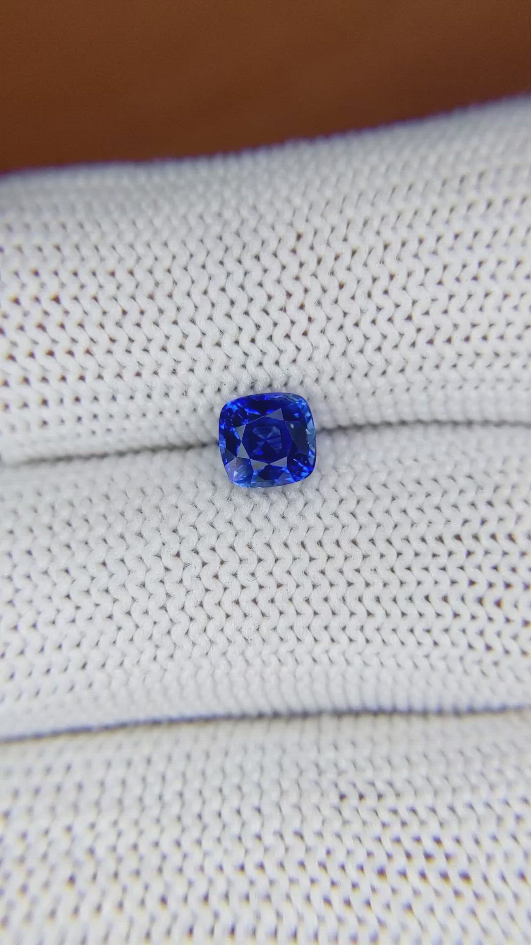 1.05 Ct. Blue Sapphire from Ceylon (Sri Lanka) Size Video