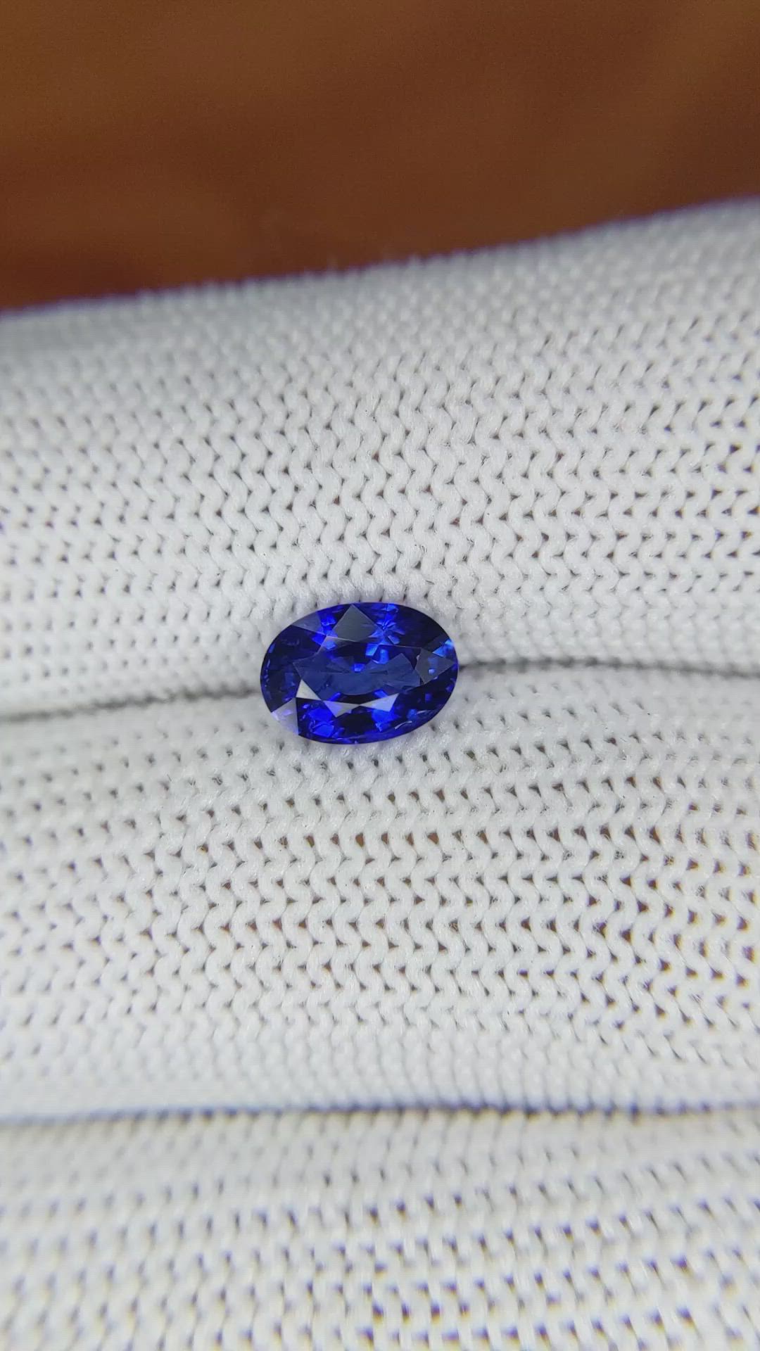 1.33 Ct. Blue Sapphire from Ceylon (Sri Lanka) Size Video