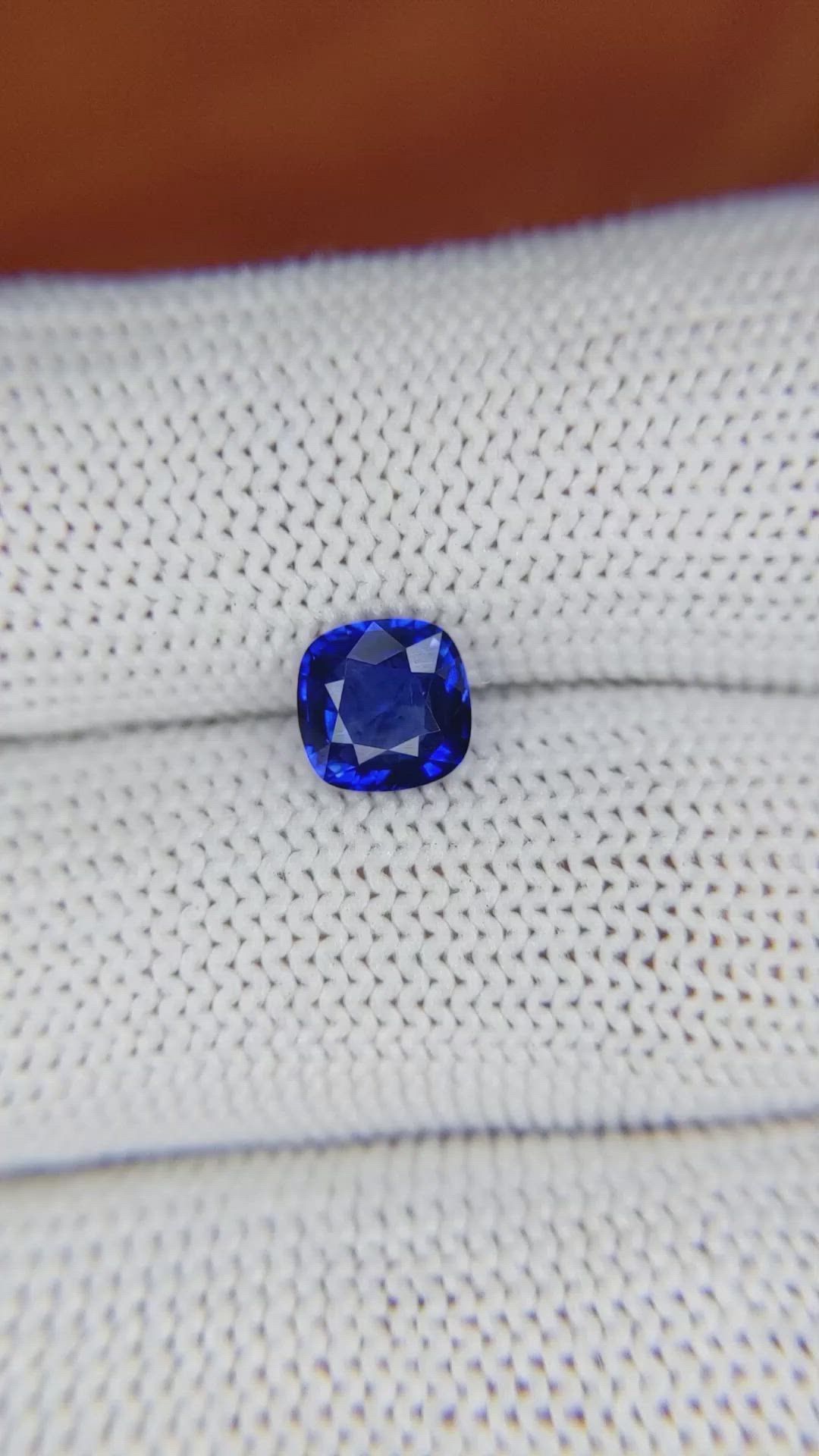 1.18 Ct. Blue Sapphire from Ceylon (Sri Lanka) Size Video